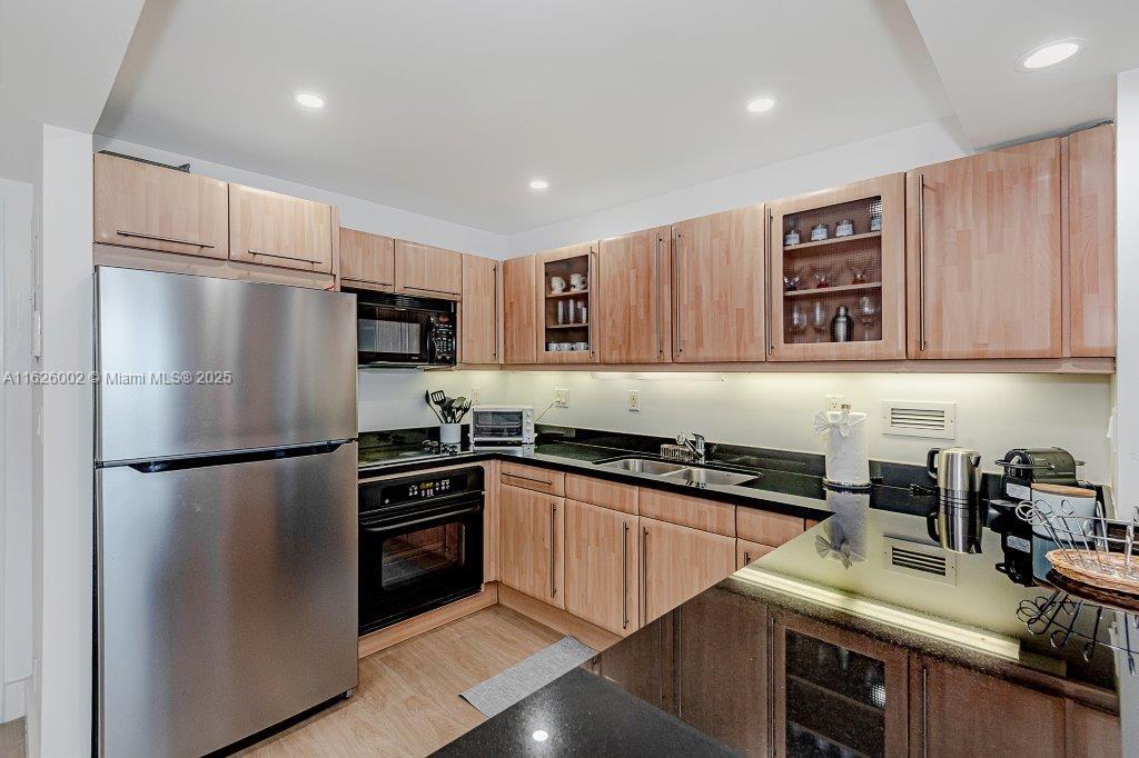 RONEY PALACE CONDO - Residential Lease