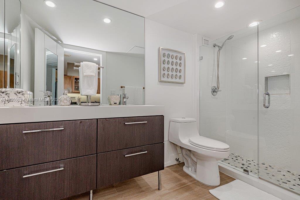 RONEY PALACE CONDO - Residential Lease