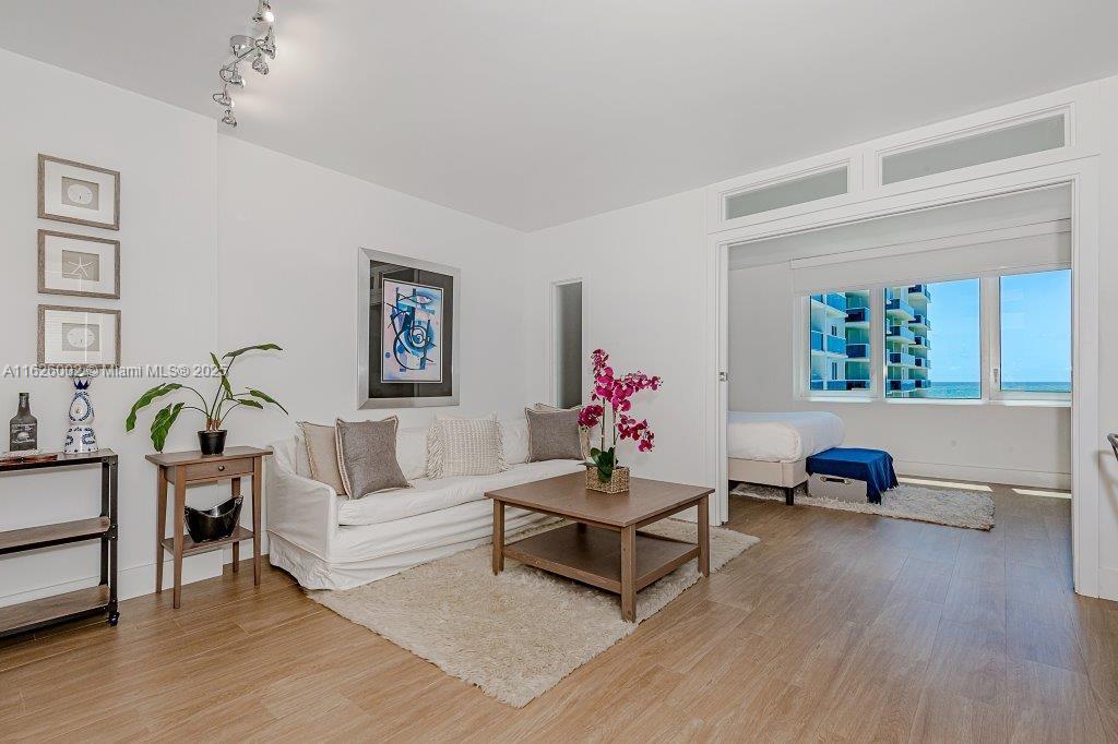 RONEY PALACE CONDO - Residential Lease