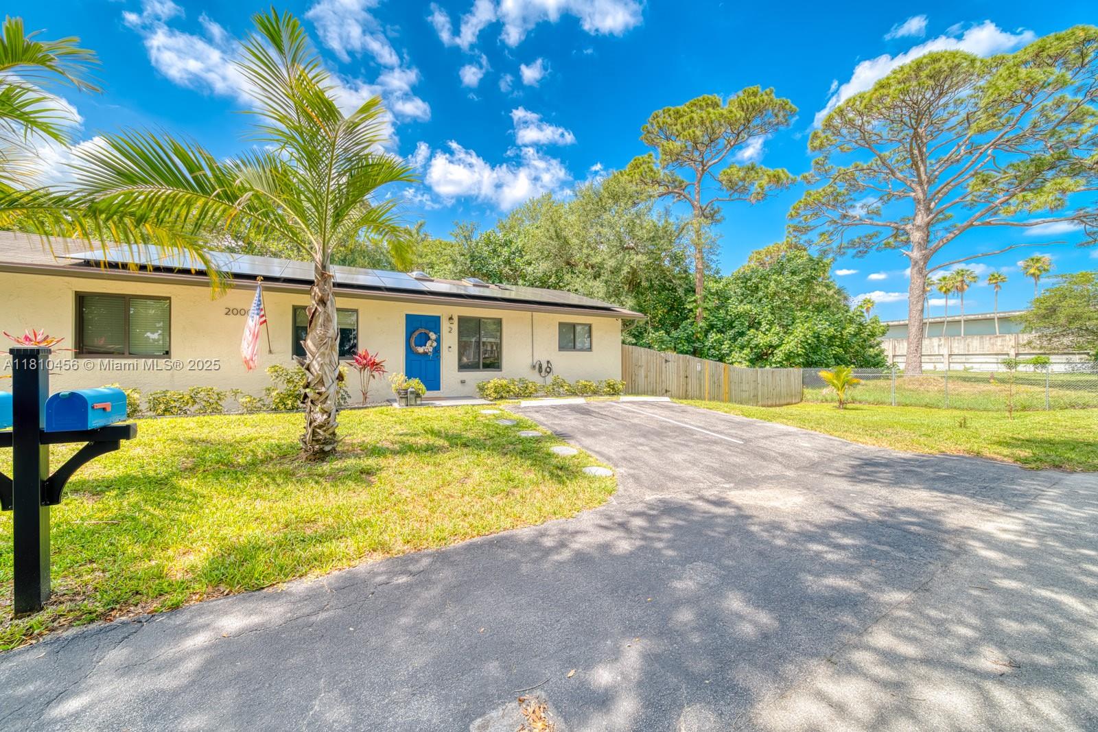 Rental Property at 2000 Sw 9th St 2, Fort Lauderdale, Broward County, Florida - Bedrooms: 2 
Bathrooms: 2  - $2,500 MO.