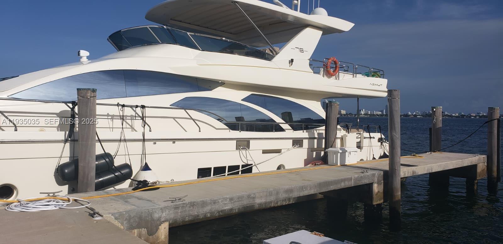 7601 E TREASURE DR / DOCK D5