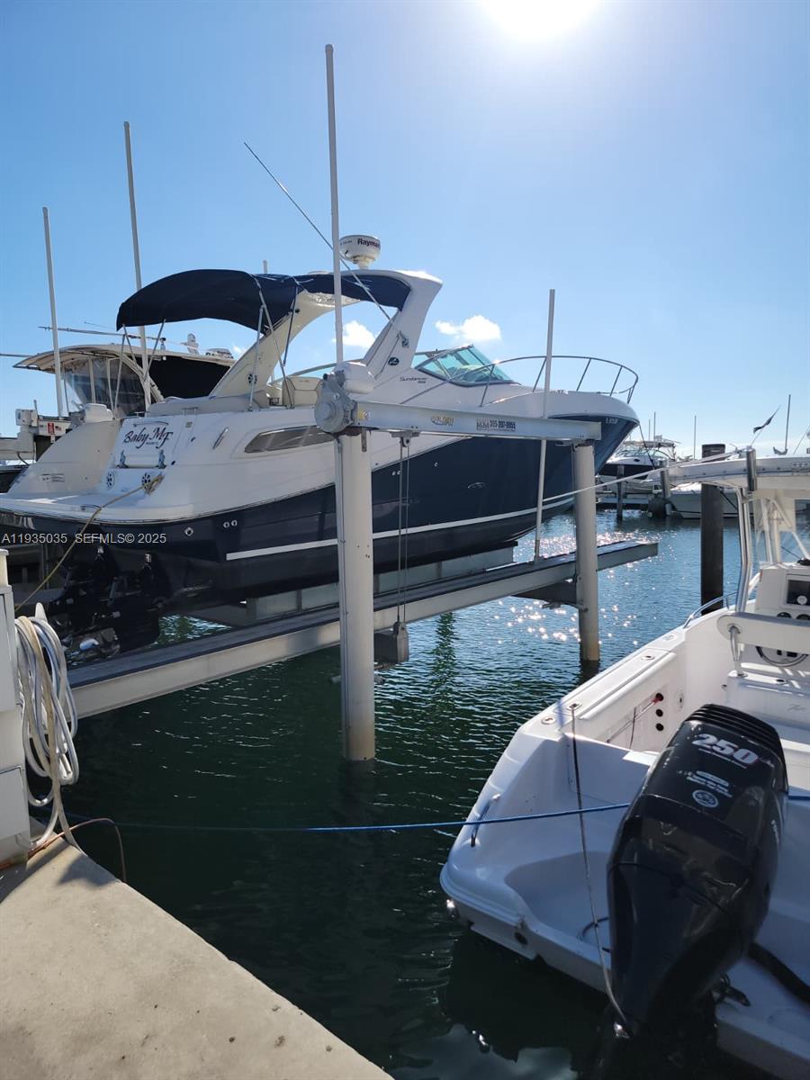 7601 E TREASURE DR / DOCK D5