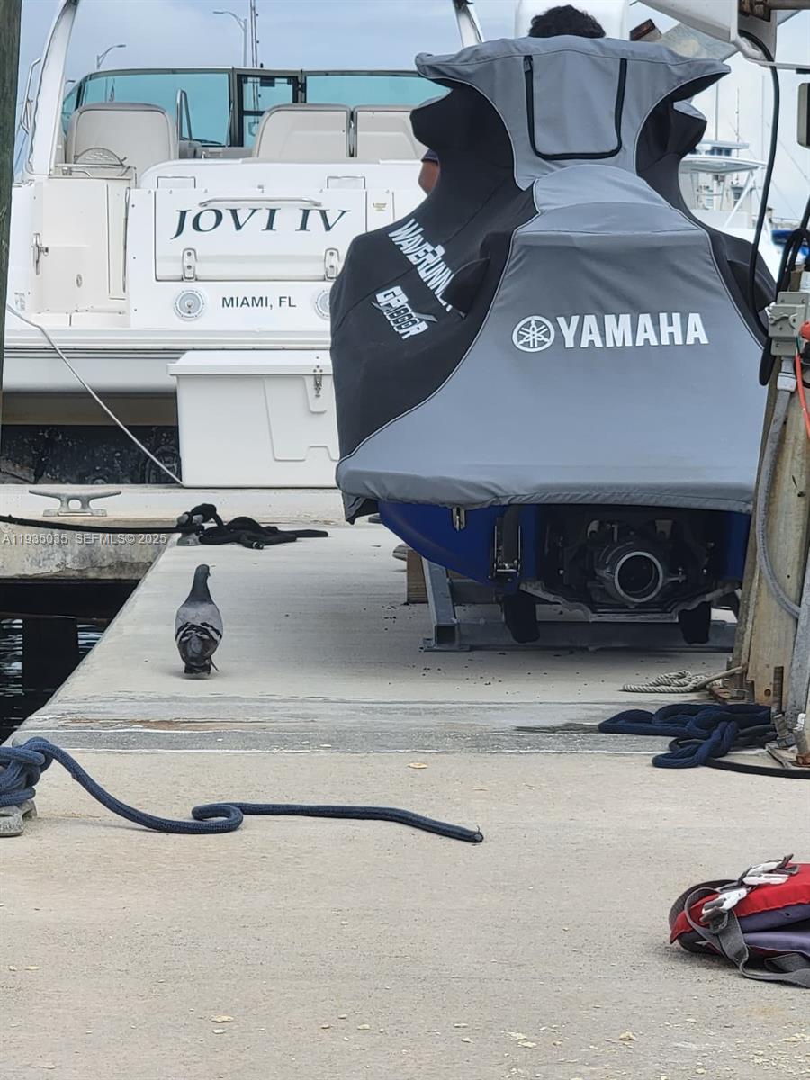 7601 E TREASURE DR / DOCK D5