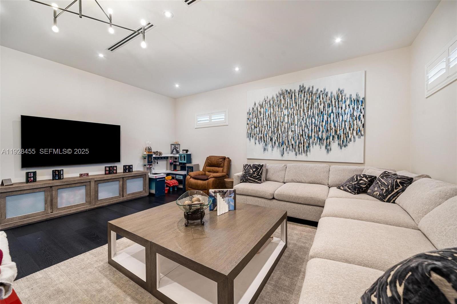 CHAPMAN FIELD HEIGHTS - Residential