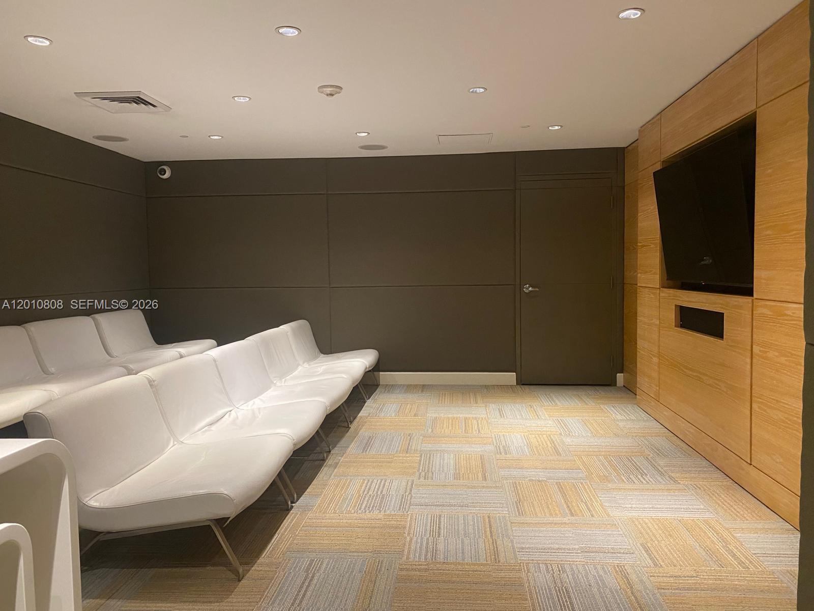 THE PLAZA 901 BRICKELL CO - Residential Lease