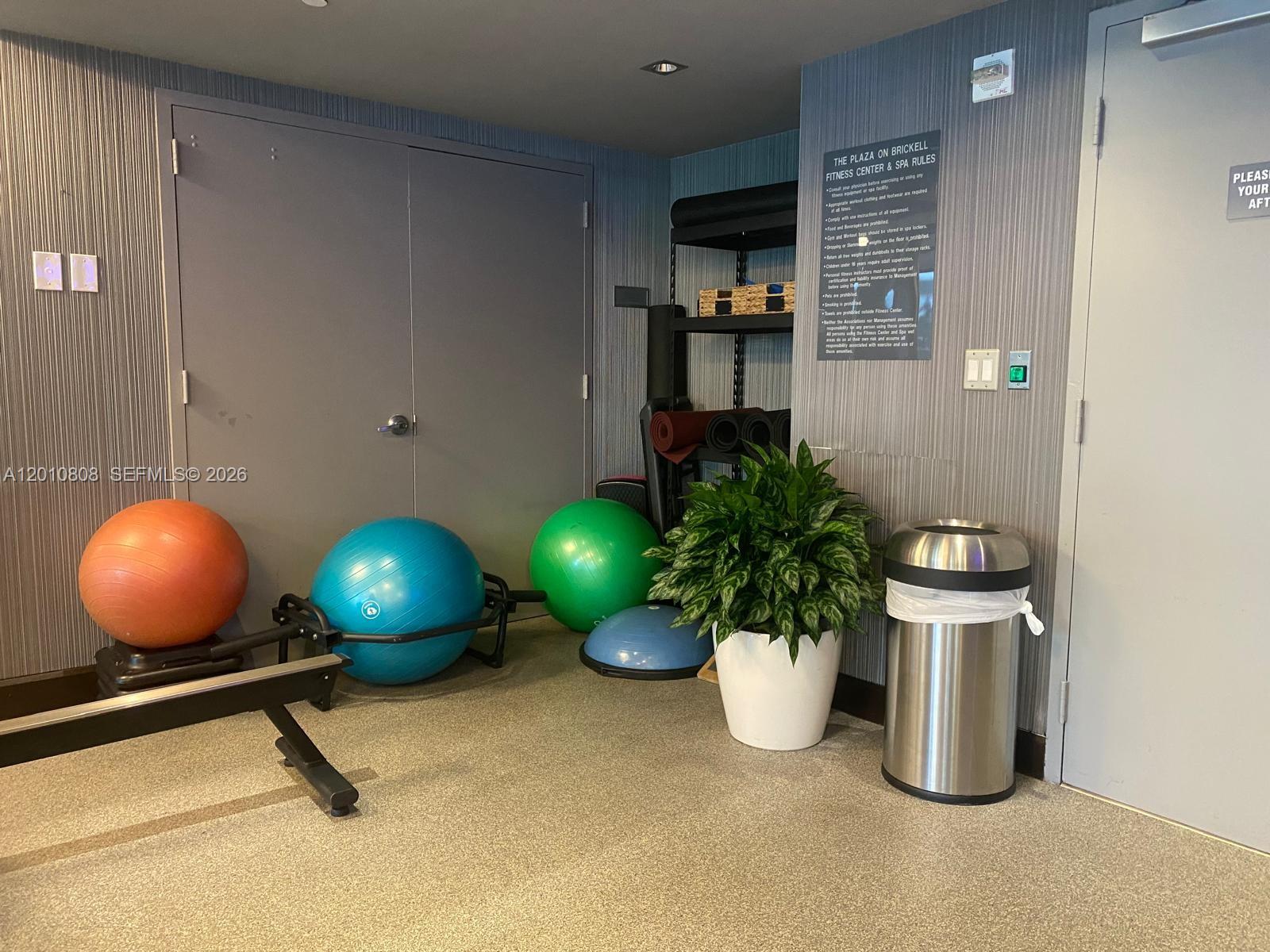 THE PLAZA 901 BRICKELL CO - Residential Lease
