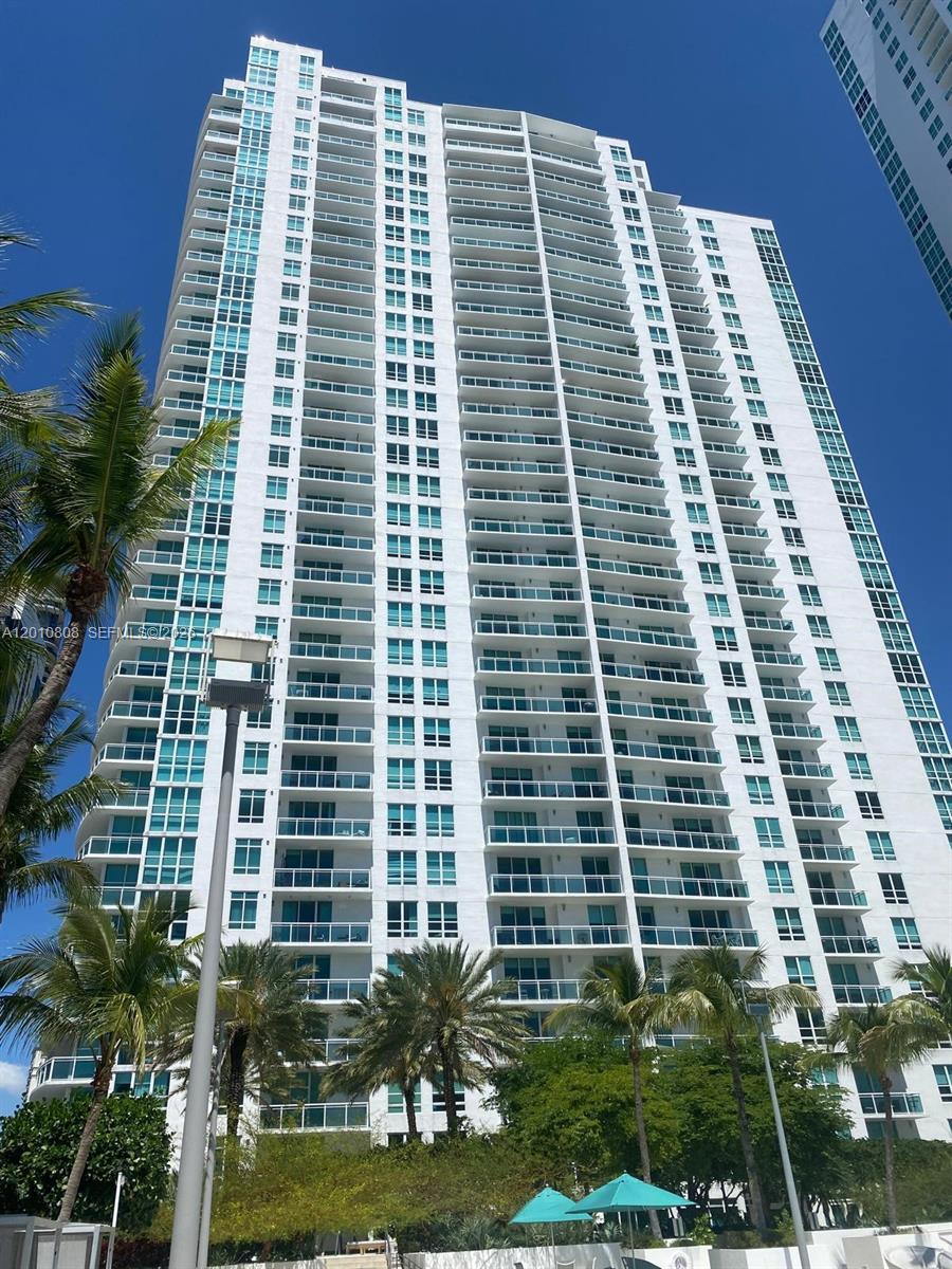THE PLAZA 901 BRICKELL CO - Residential Lease