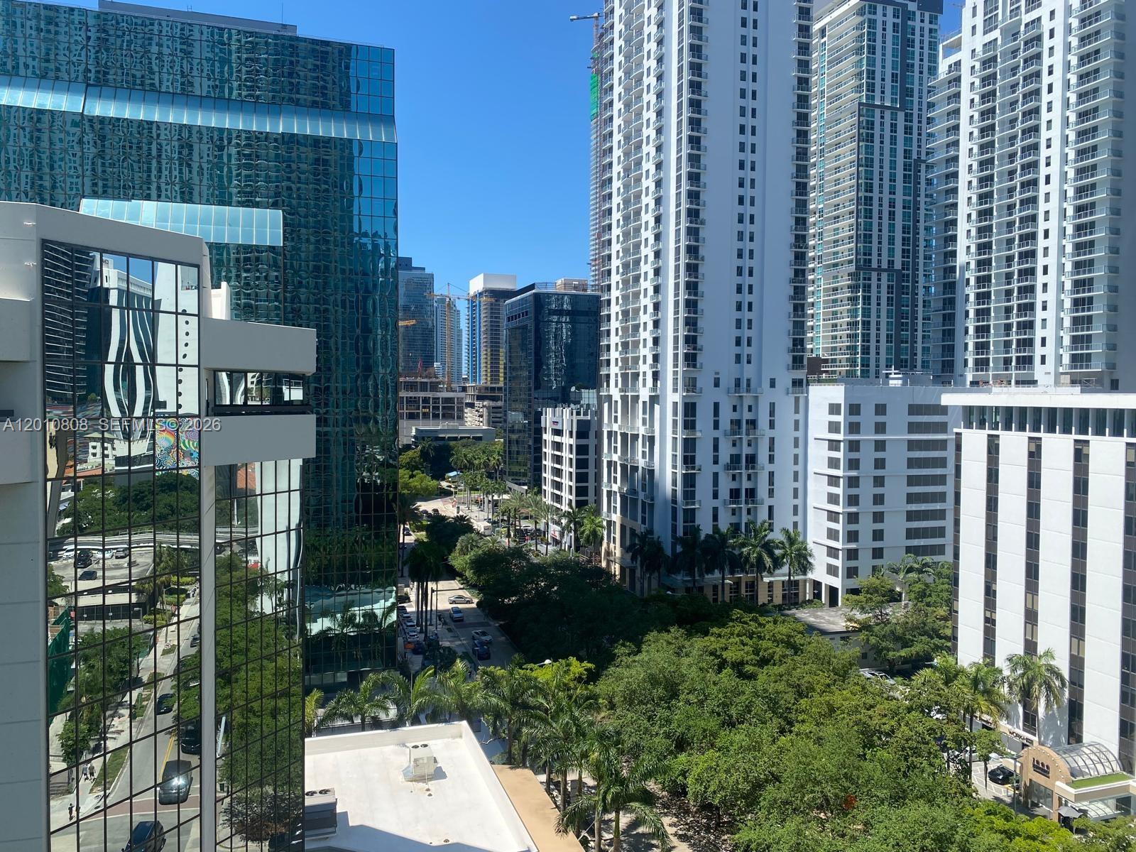THE PLAZA 901 BRICKELL CO - Residential Lease