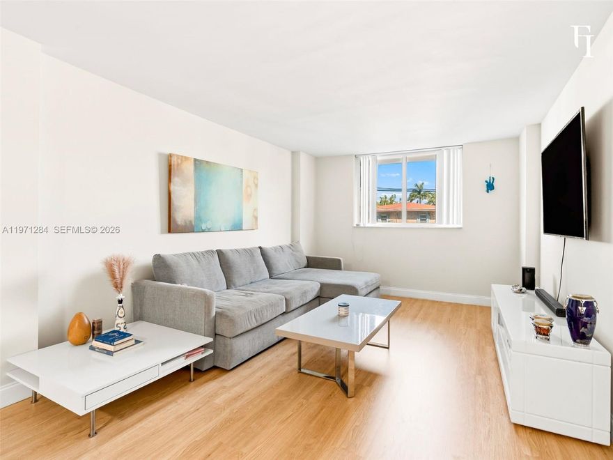 Welcome to Harbour Pointe of Miami! This well-maintained 2-bedroom, 2-bath condo offers a desirable split-bedroom layout with spacious living and dining areas filled with natural light. The primary suite features an en-suite bath and generous closet space, while the second bedroom is perfect for guests, family, or a home office.
Conveniently located near Biscayne Bay, Bal Harbour Shops, Miami Beaches, FIU, Barry University, shopping, dining, and major highways including I-95 and US-1. Ideal for first-time buyers, down-sizers, or investors looking for a centrally located property in North Miami.
Don’t miss this opportunity to own in a prime location!