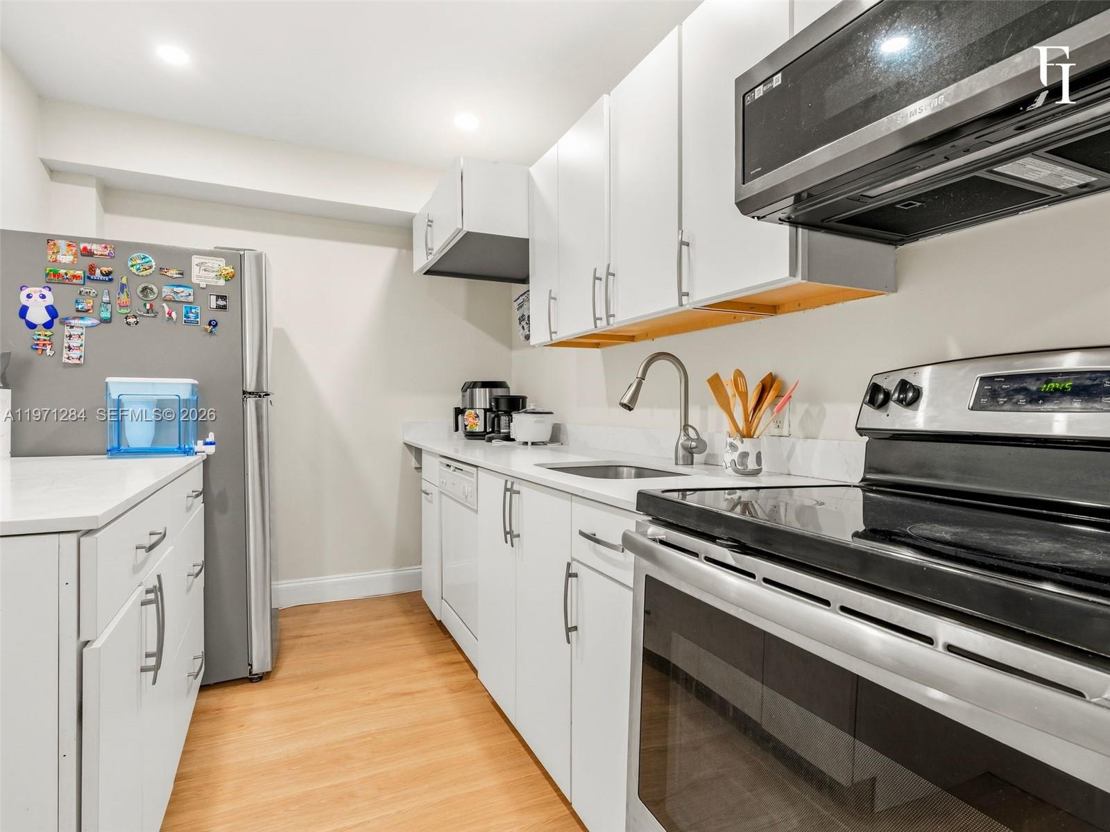 HARBOUR POINTE OF MIAMI C - Residential