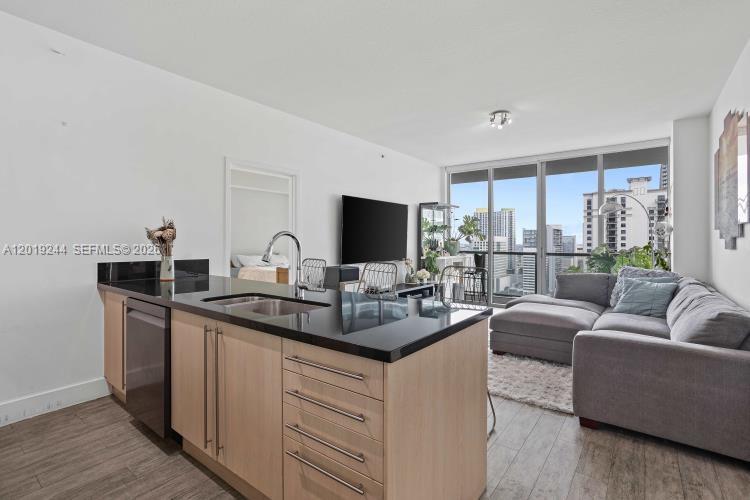 79 SW 12th St 3110-S