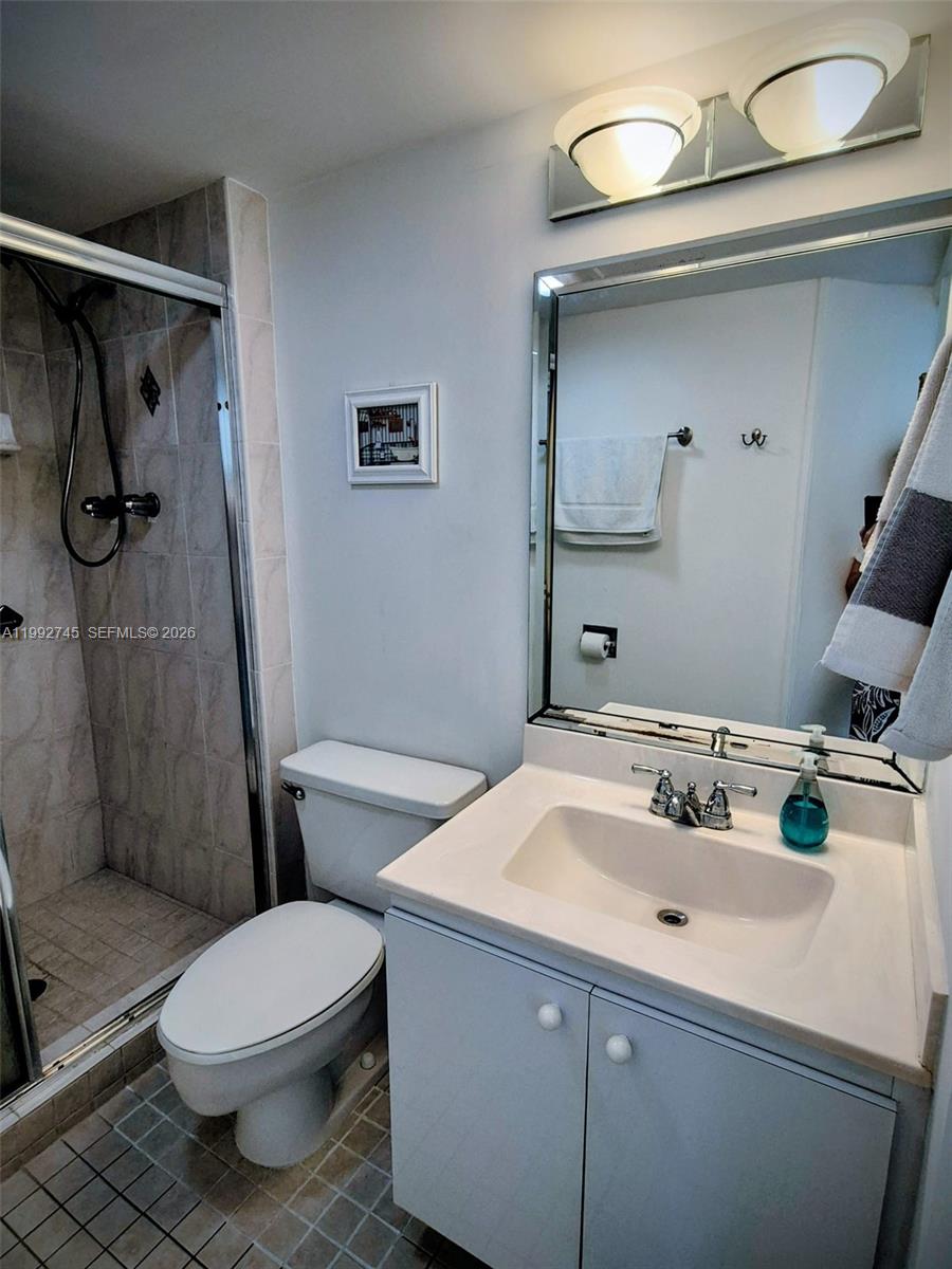 BISCAYA IV CONDO - Residential