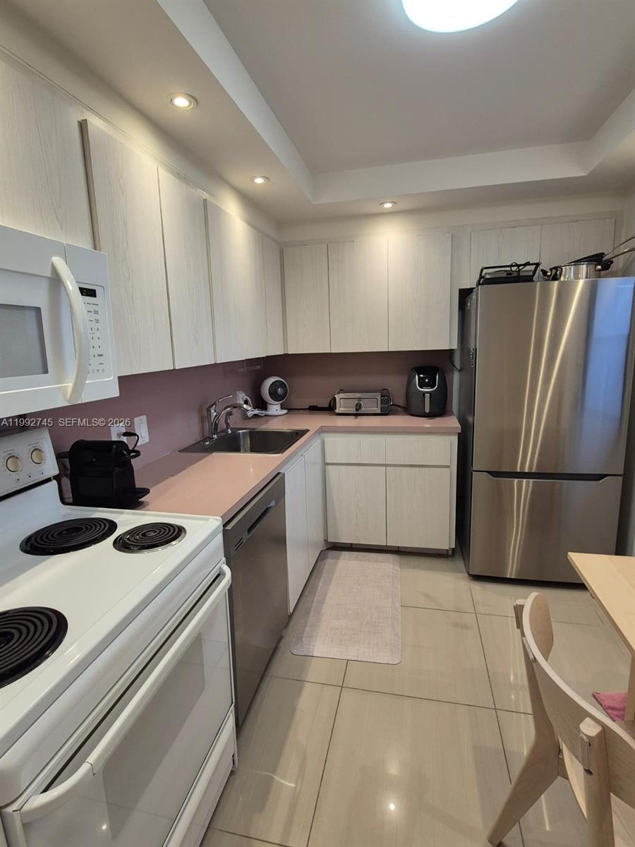 BISCAYA IV CONDO - Residential