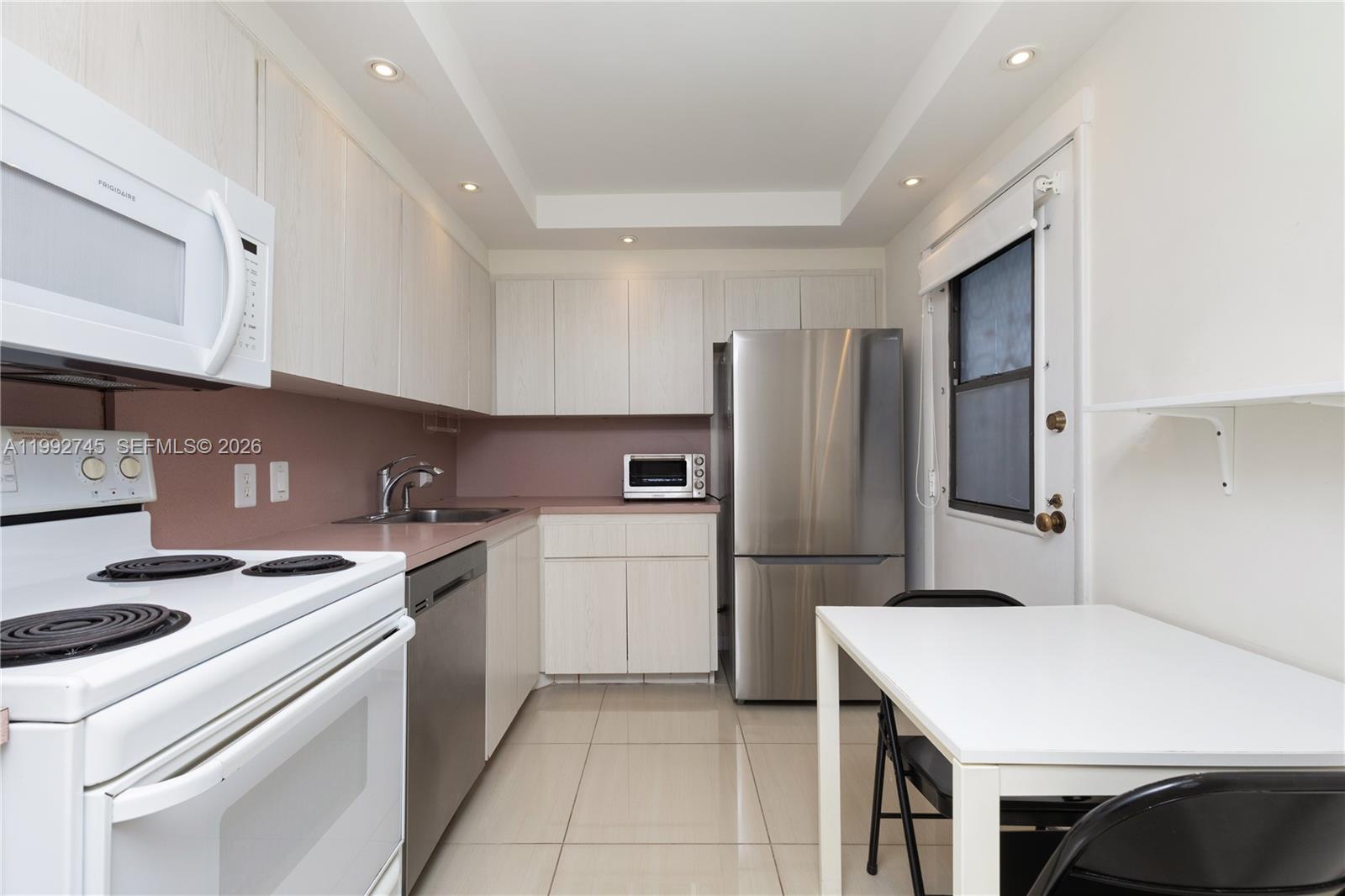 BISCAYA IV CONDO - Residential