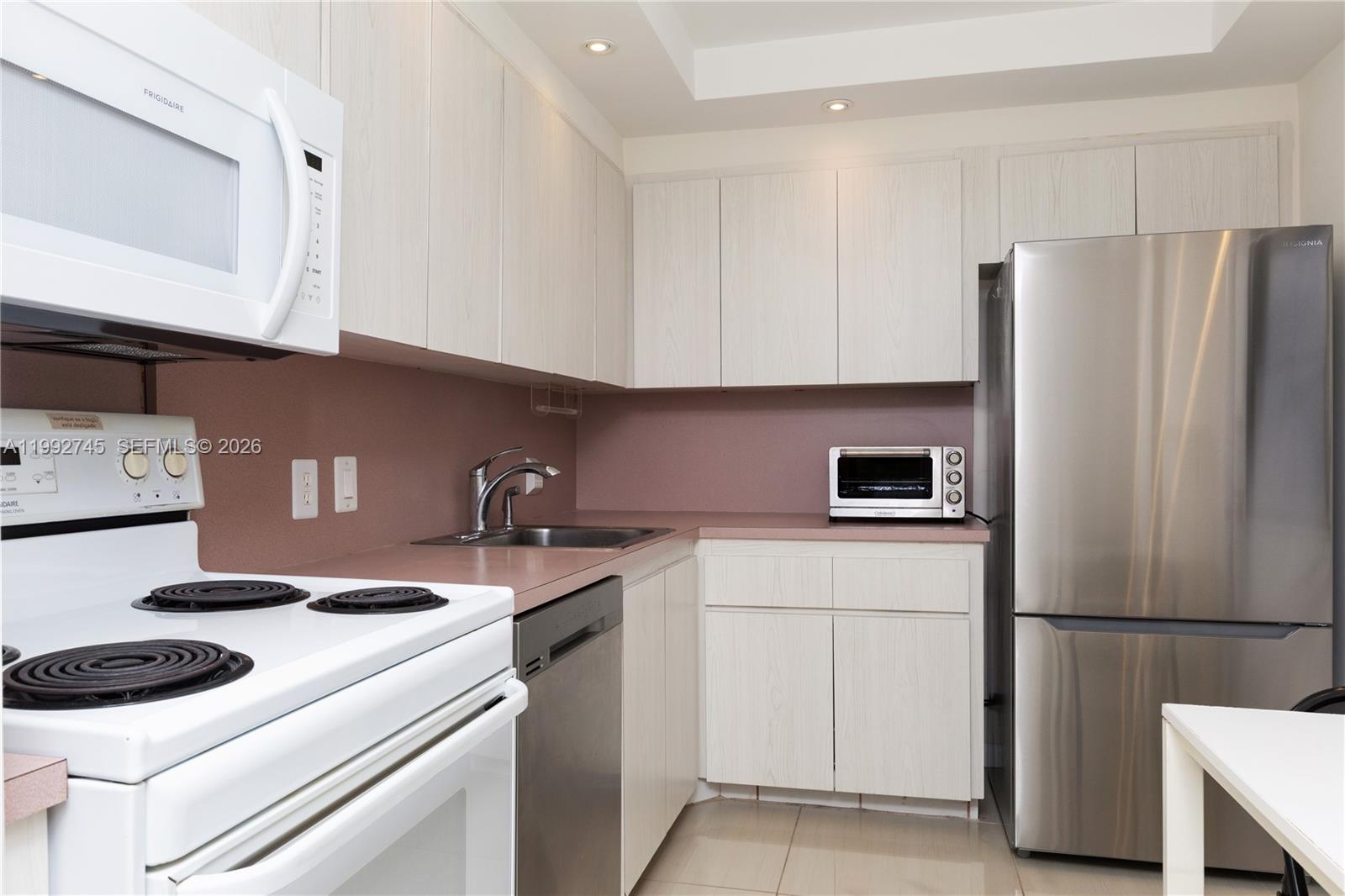 BISCAYA IV CONDO - Residential