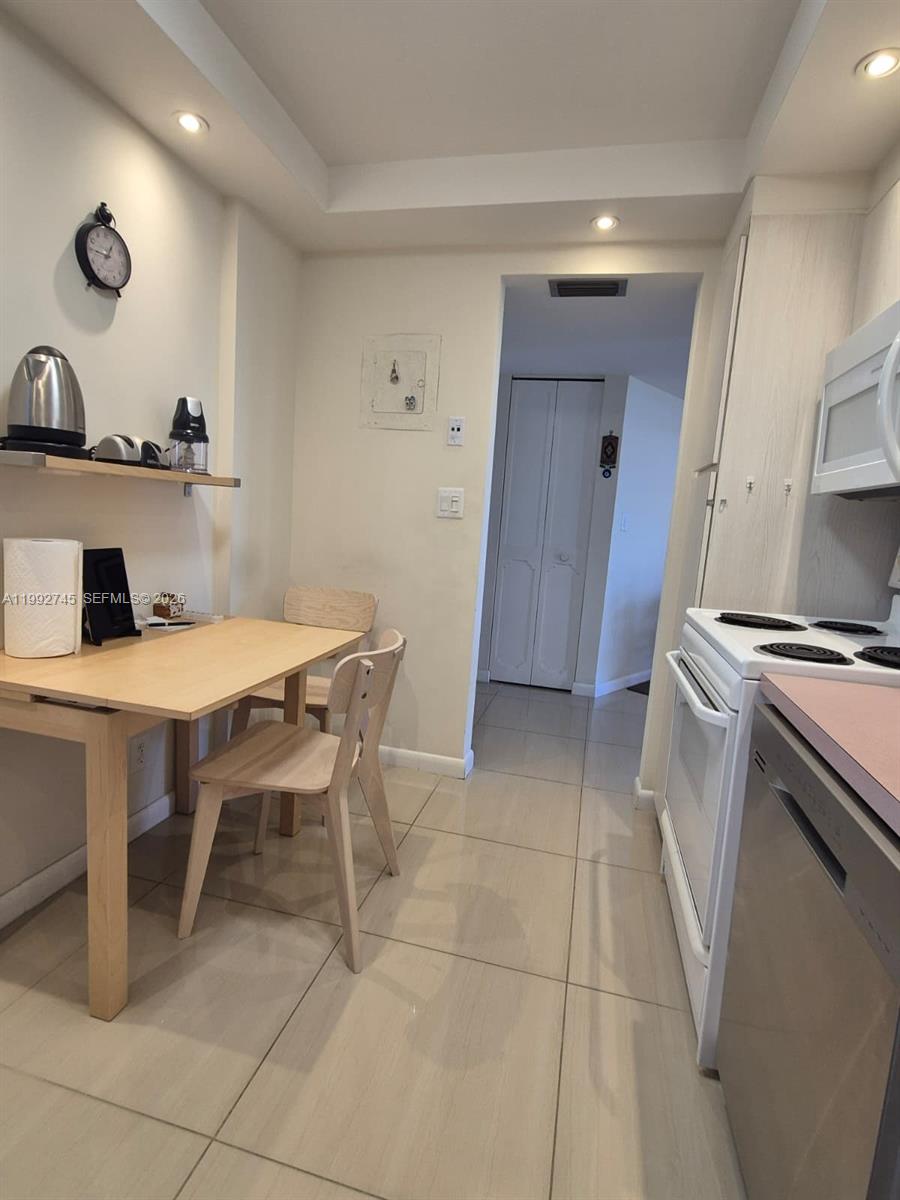 BISCAYA IV CONDO - Residential