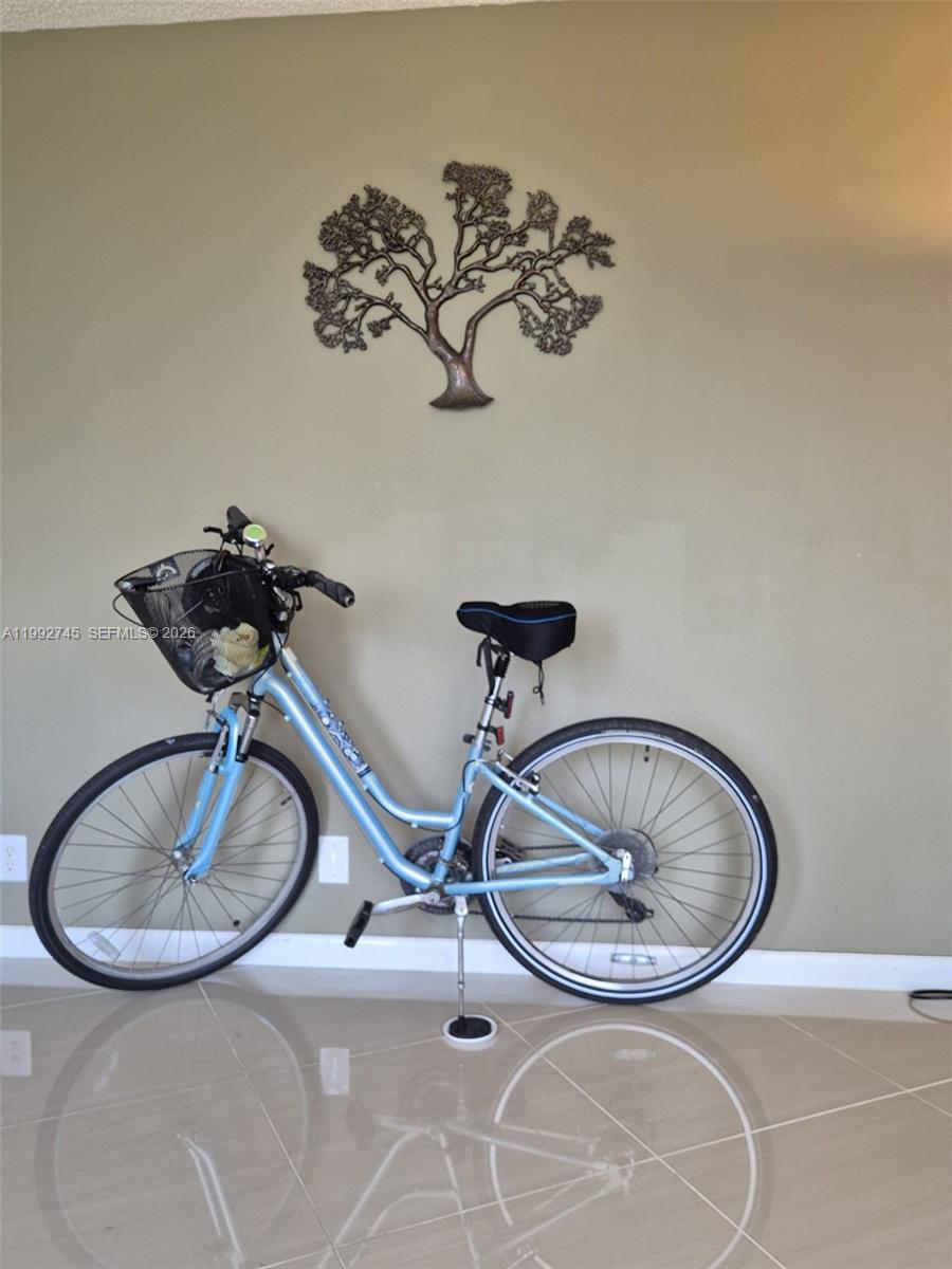 BISCAYA IV CONDO - Residential