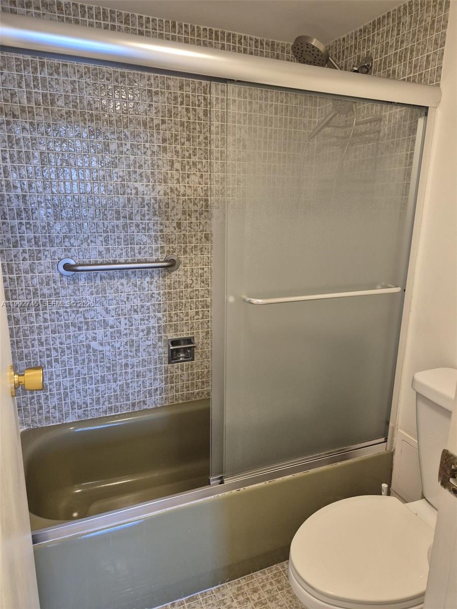 BISCAYA IV CONDO - Residential