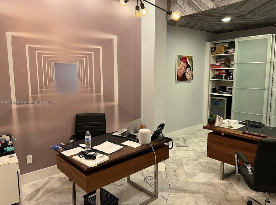 All renovated, marble floors, intelligent air lighting systems, automatic on and off. # 224 and # 226 granite countertops are attached. Internet and video connection throughout the offices. 7 offices, some with the possibility of subdividing. Designated private parking spaces. All with a view of the Ocean Dr.
This space includes units 224 and 226.