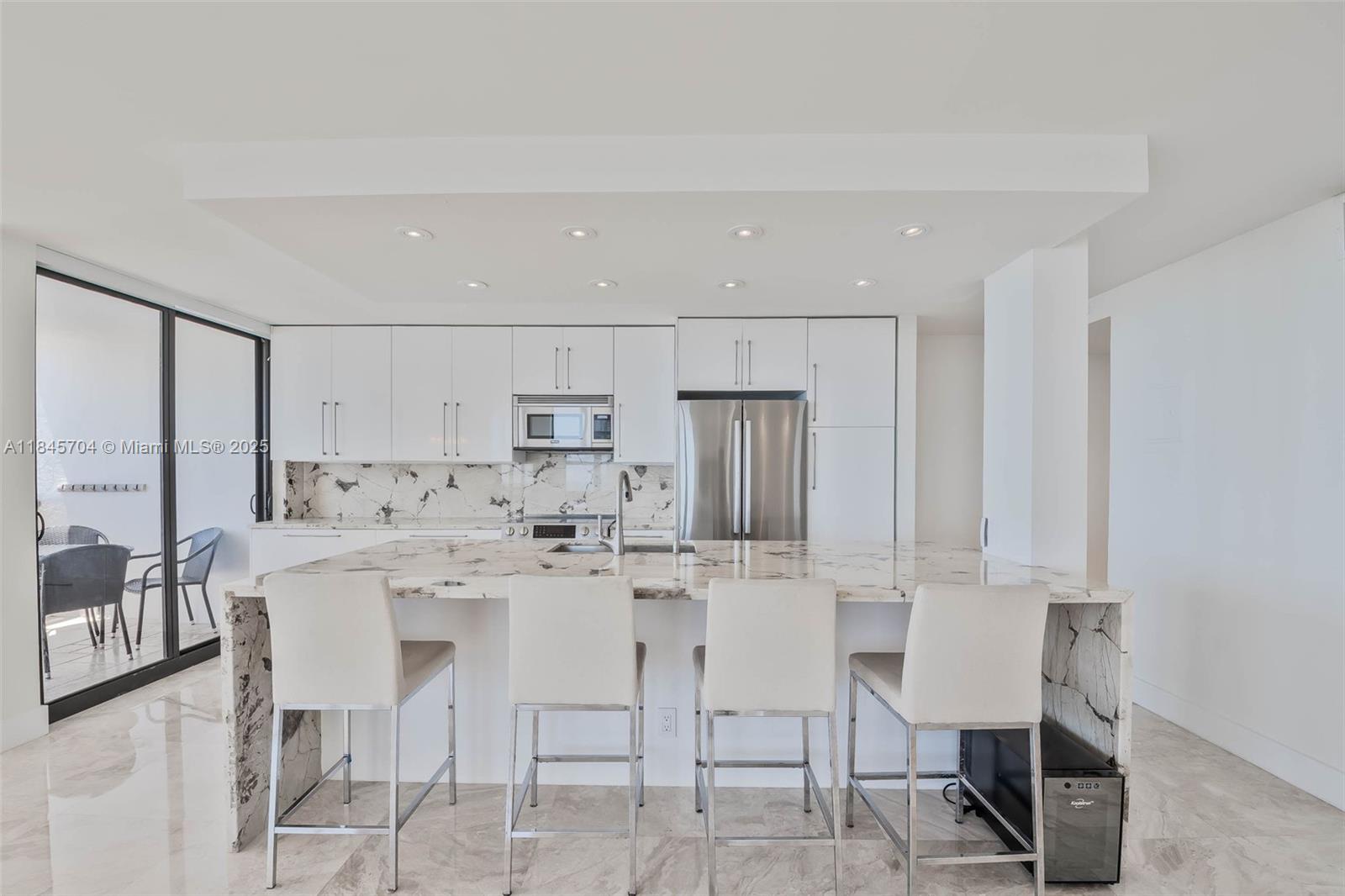 2555 Collins Ave 1201