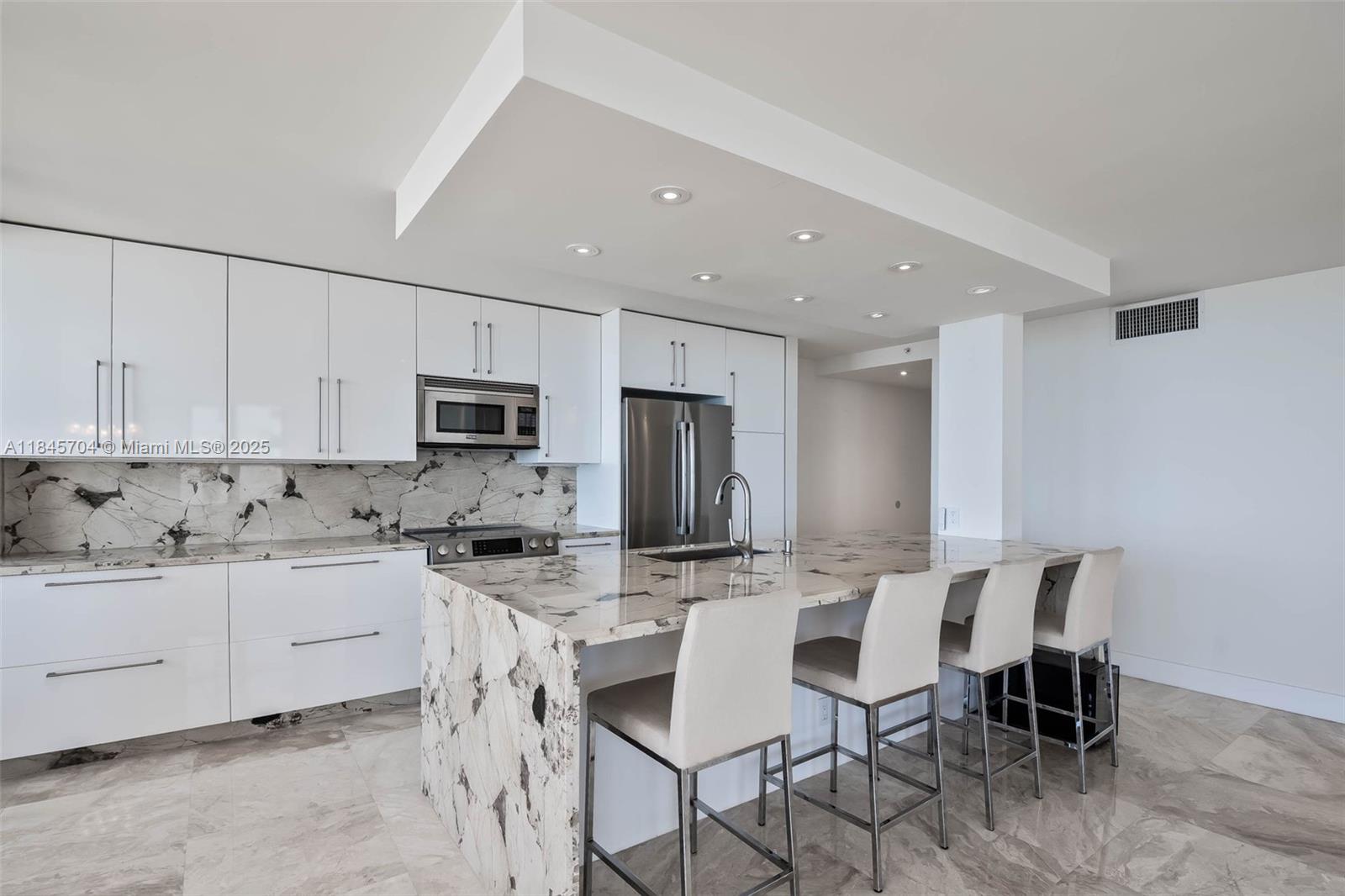 2555 Collins Ave 1201