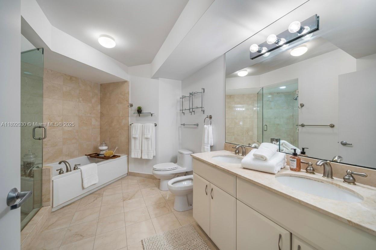 AKOYA CONDO - Residential