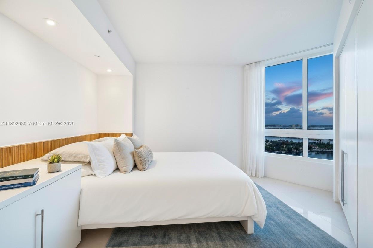 AKOYA CONDO - Residential