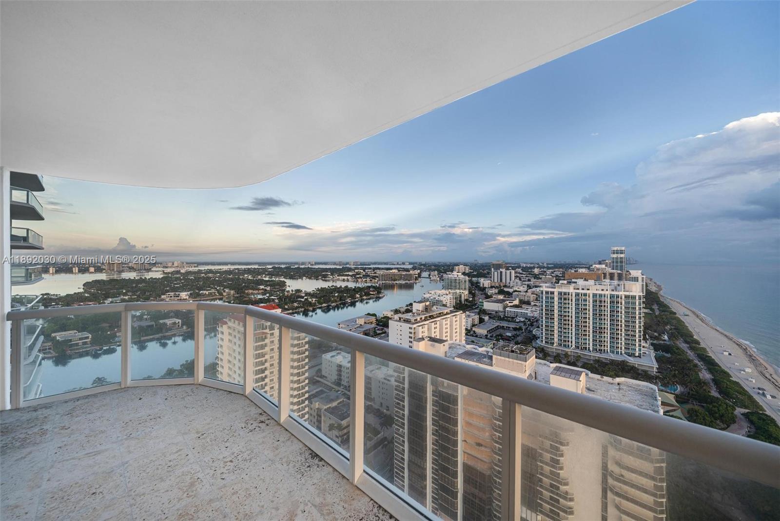 AKOYA CONDO - Residential