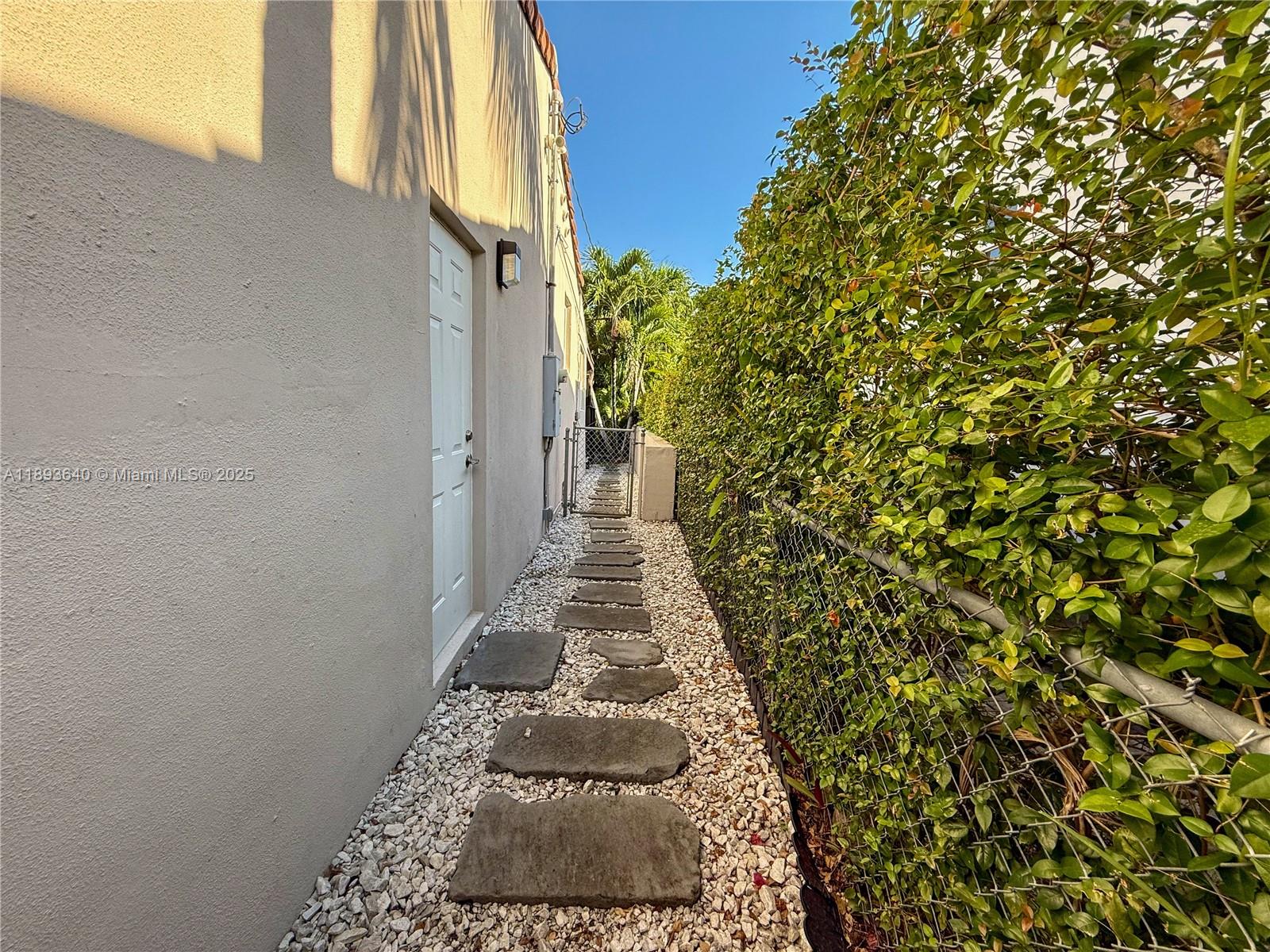 AMD PL ADELE HEIGHTS - Residential Lease