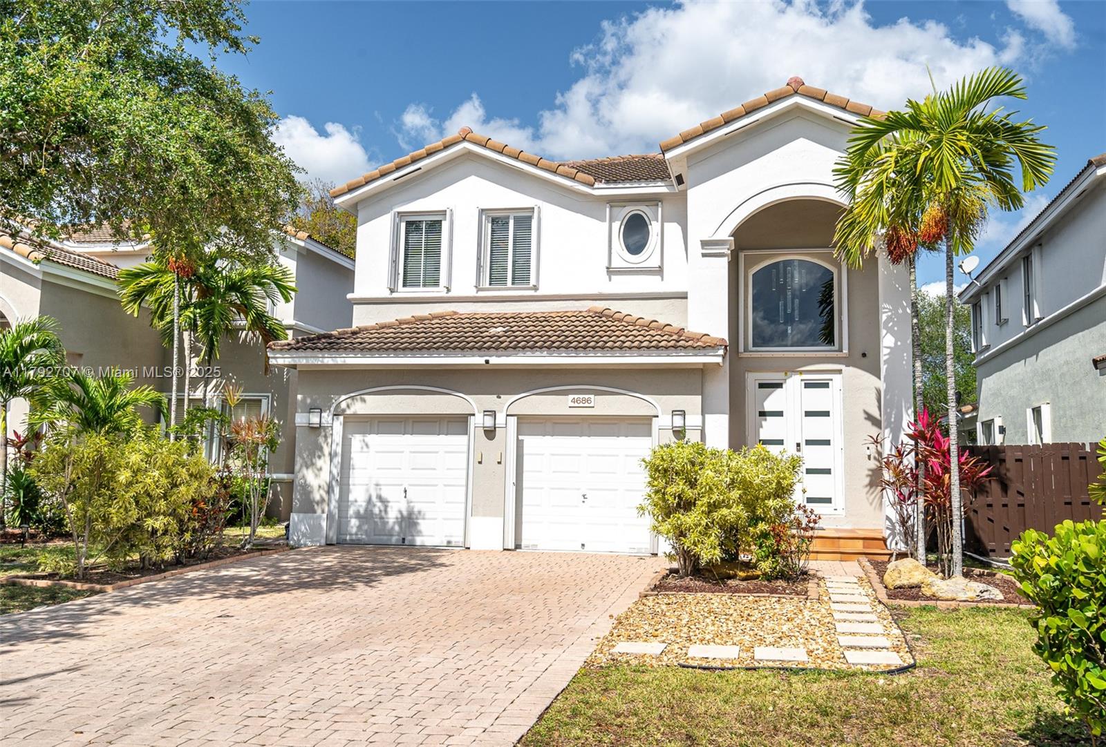 Property for Sale at 4686 Nw 113th Pl, Doral, Miami-Dade County, Florida - Bedrooms: 3 
Bathrooms: 3  - $825,000
