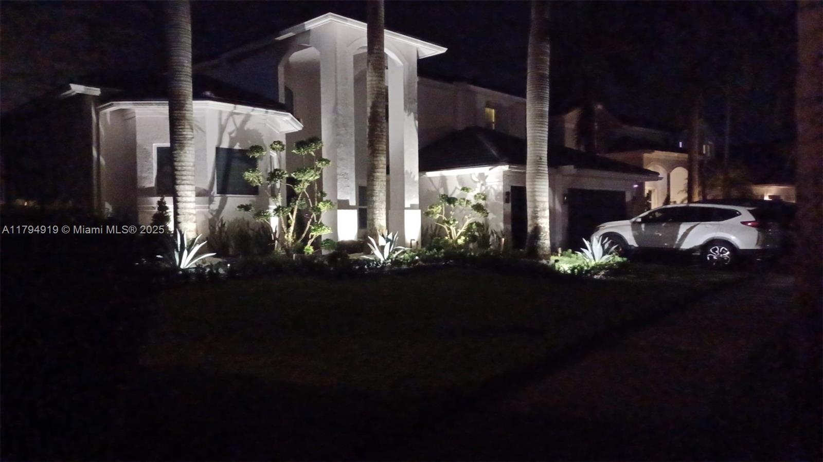 Property for Sale at 815 Regal Cove Rd, Weston, Broward County, Florida - Bedrooms: 6 
Bathrooms: 4  - $1,850,000