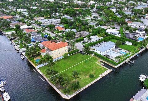 2210 NE 124th St North Miami FL 33181