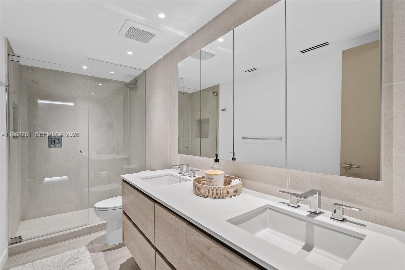 COMMODORE CLUB SOUTH COND - Residential Lease