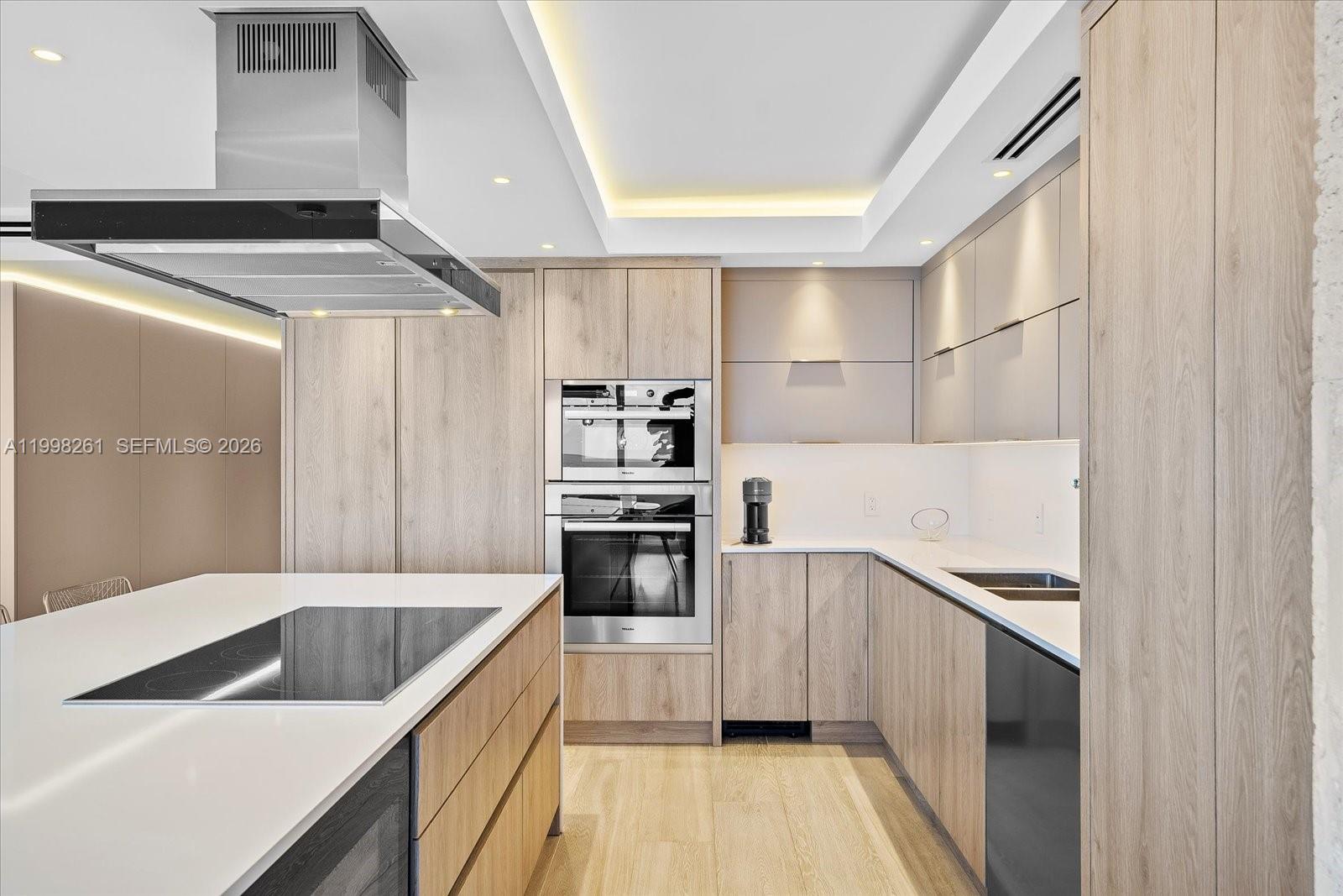 COMMODORE CLUB SOUTH COND - Residential Lease