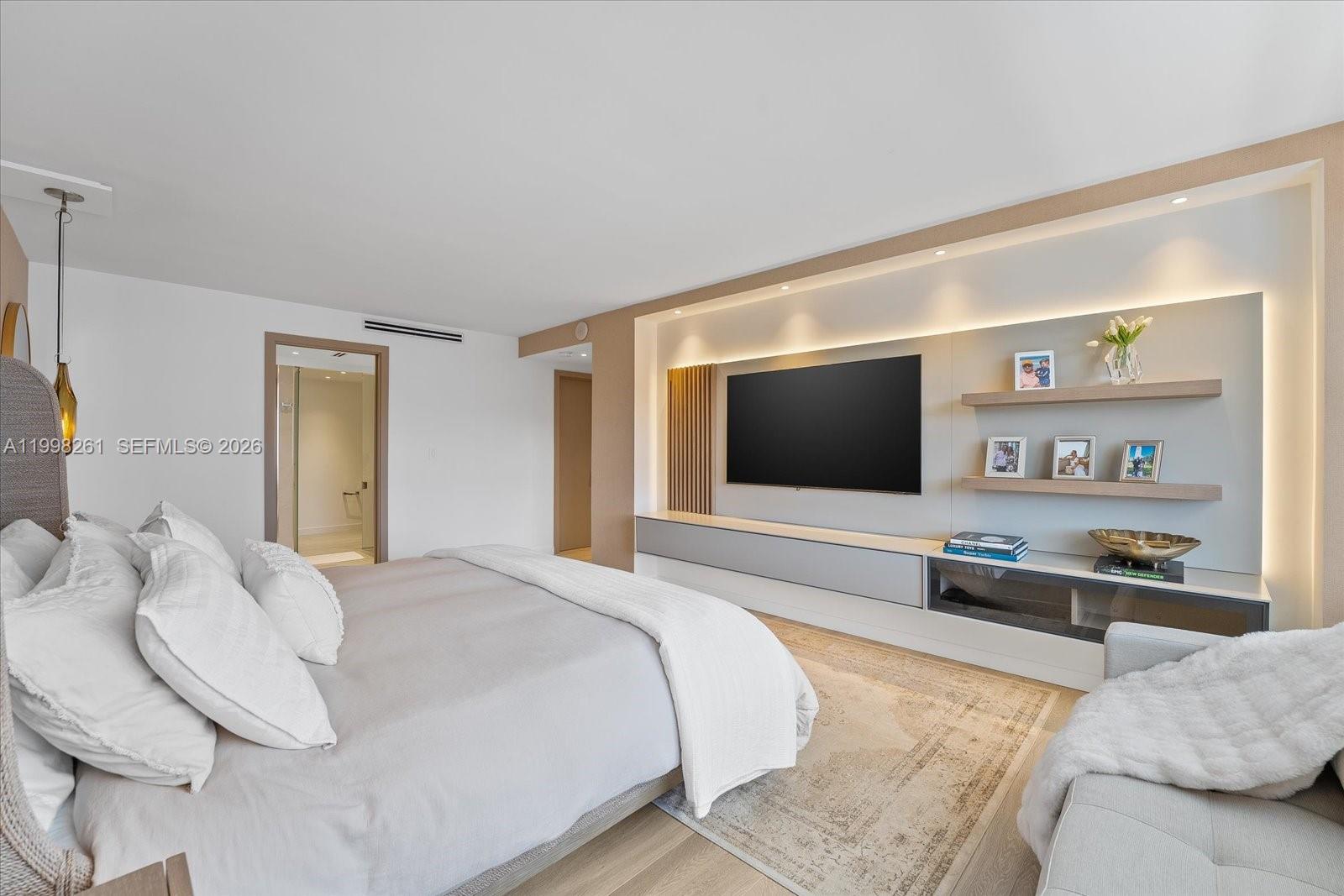 COMMODORE CLUB SOUTH COND - Residential Lease