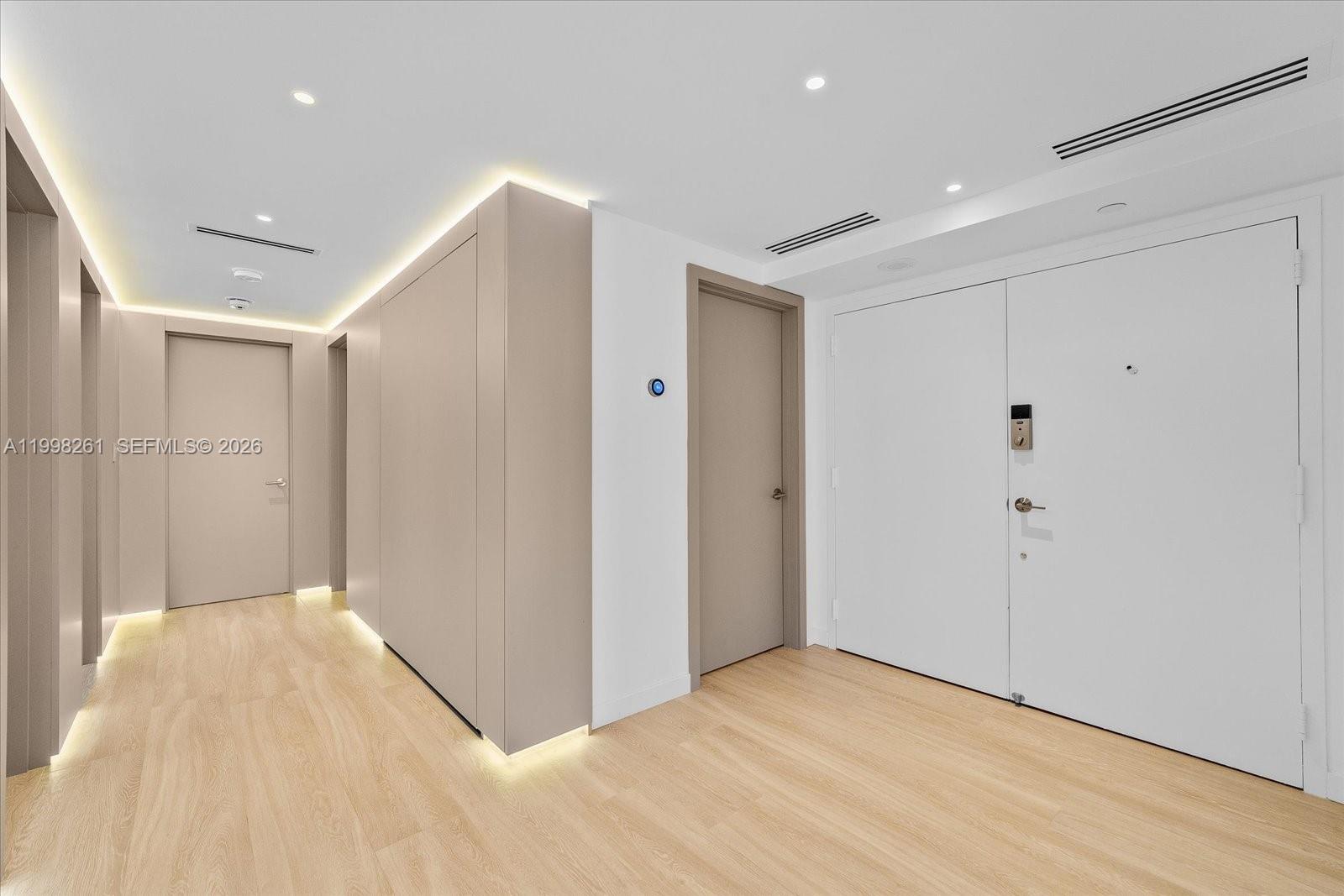 COMMODORE CLUB SOUTH COND - Residential Lease