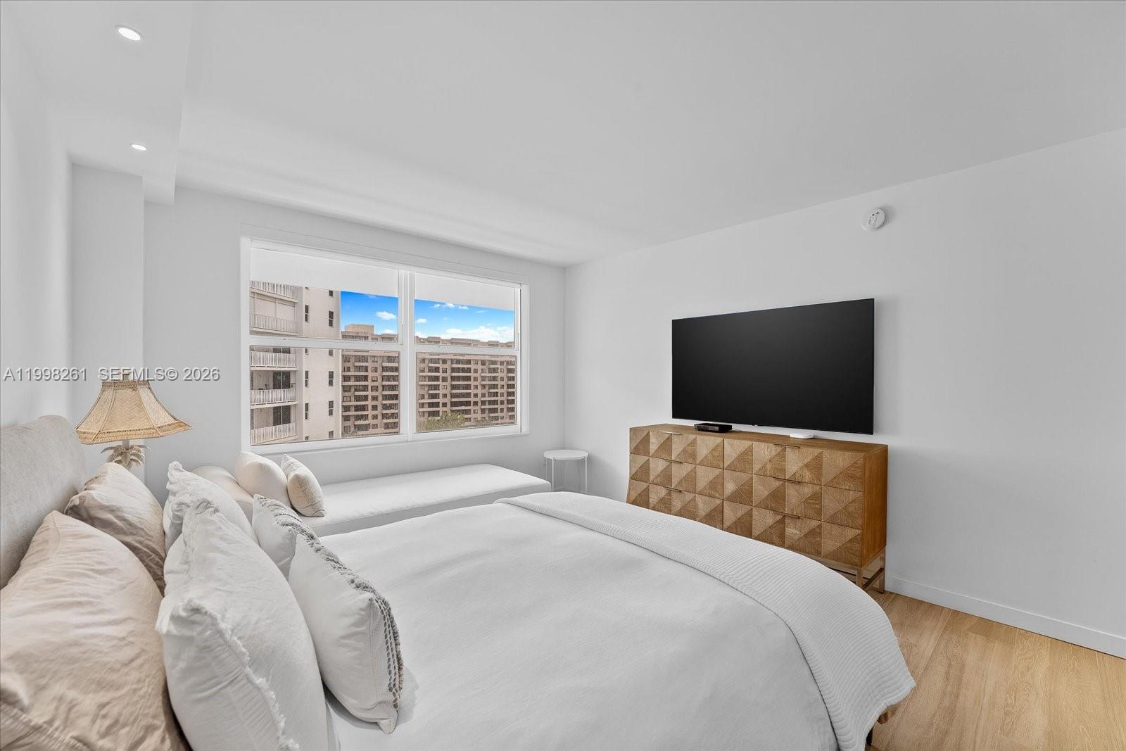 COMMODORE CLUB SOUTH COND - Residential Lease