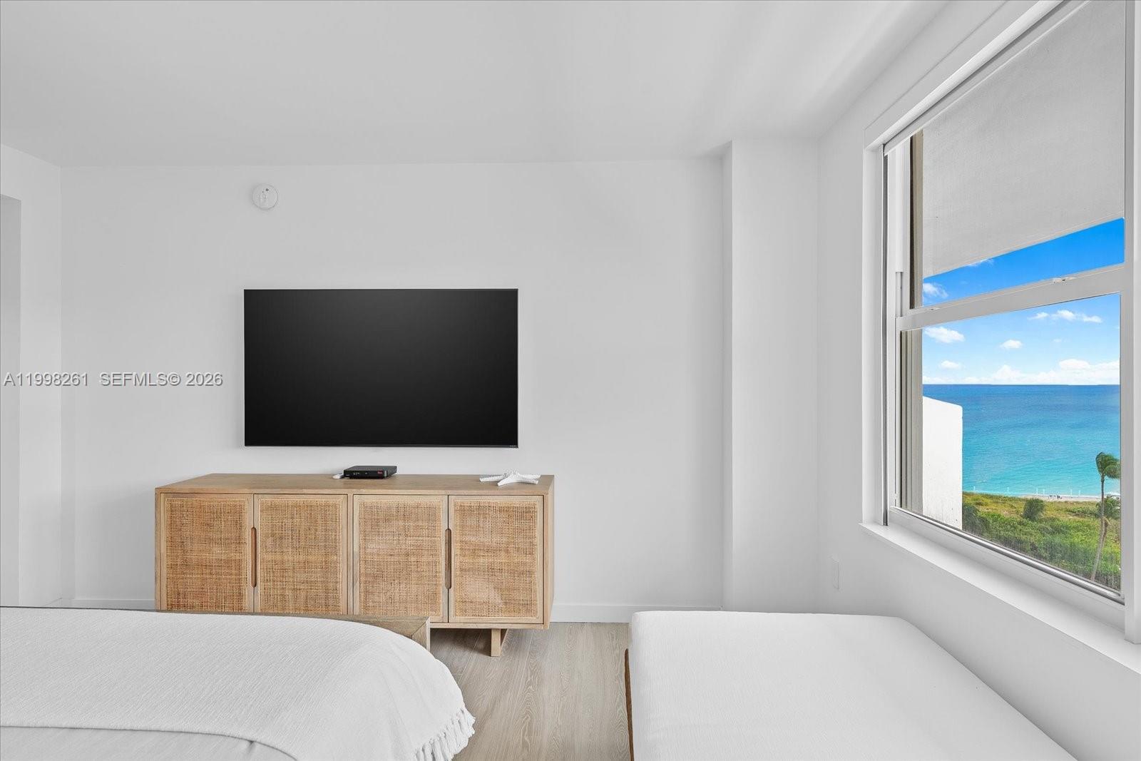 COMMODORE CLUB SOUTH COND - Residential Lease