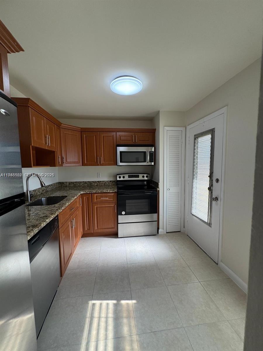 1201 NE 191st St G313