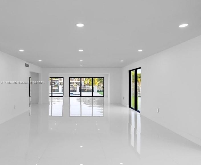 GOLDEN ISLES SEC D REPLAT - Residential Lease