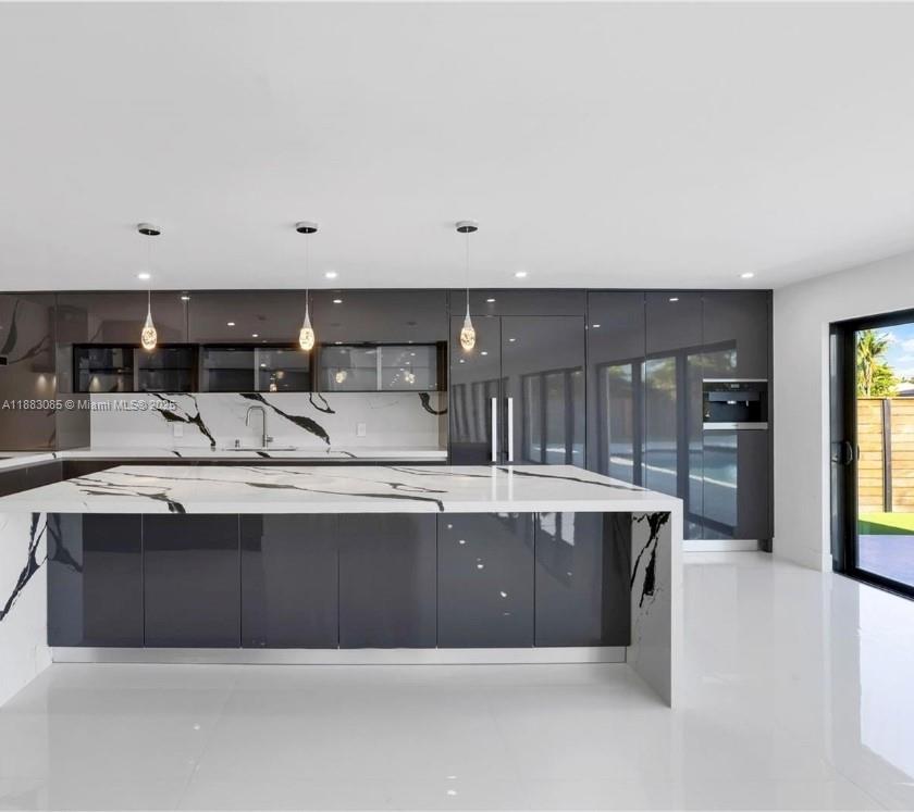 GOLDEN ISLES SEC D REPLAT - Residential Lease