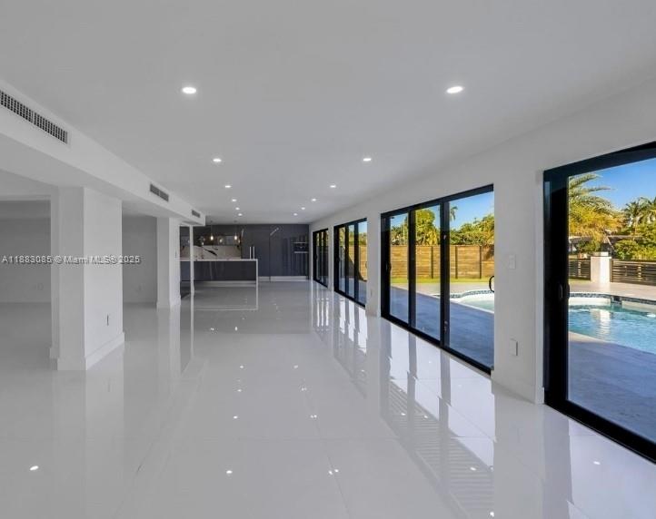 GOLDEN ISLES SEC D REPLAT - Residential Lease