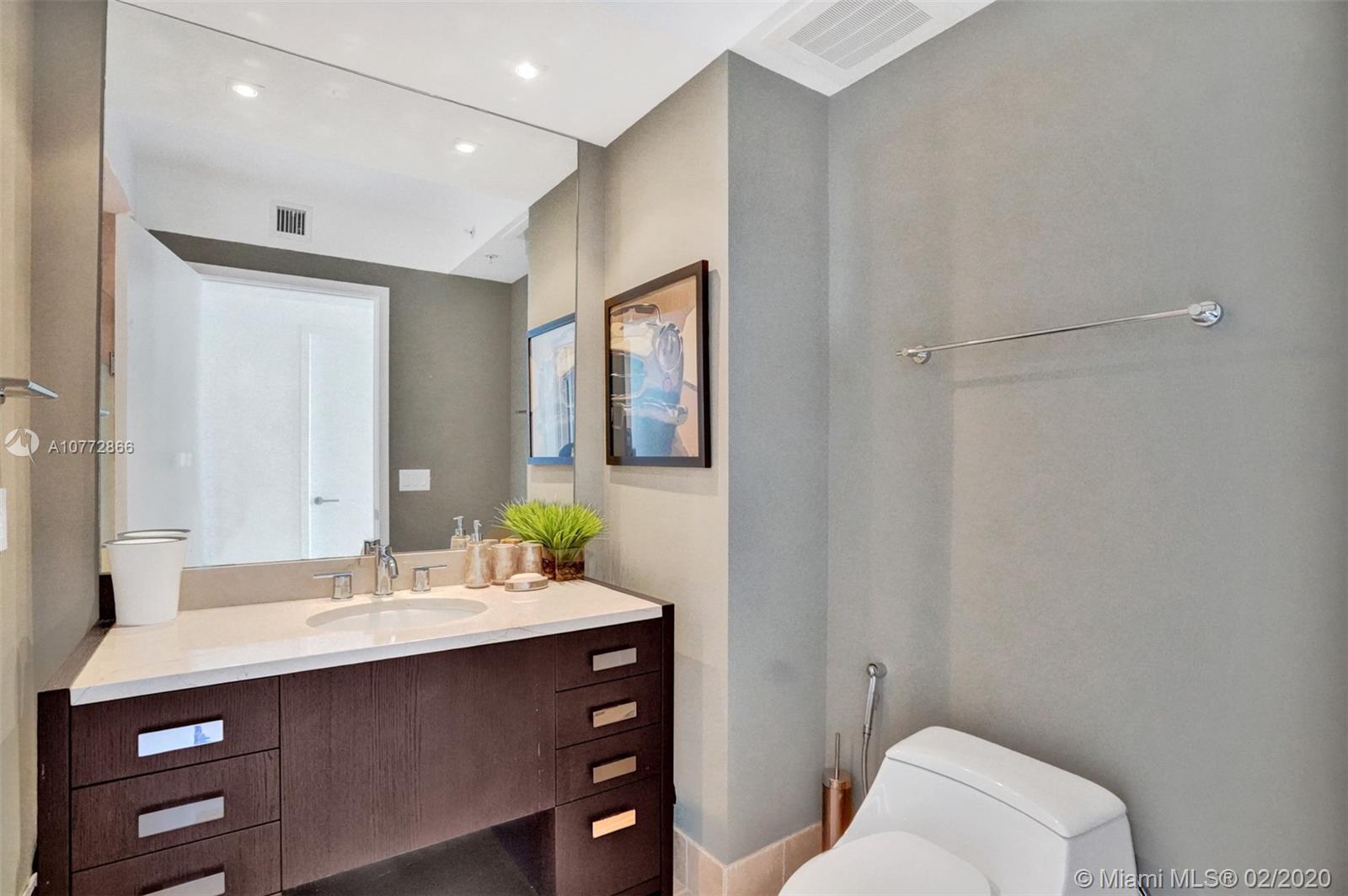 TRUMP ROYALE CONDO - Residential