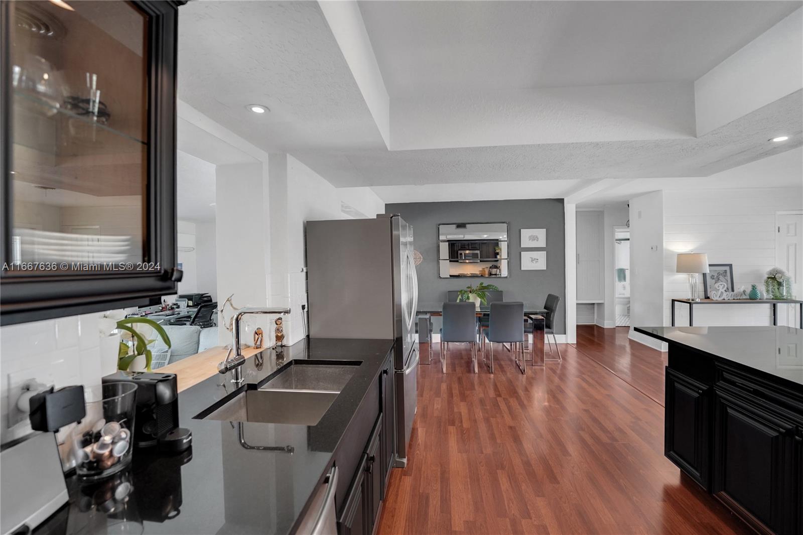 COUNTRY CLUB VILLAGE SEC - Residential