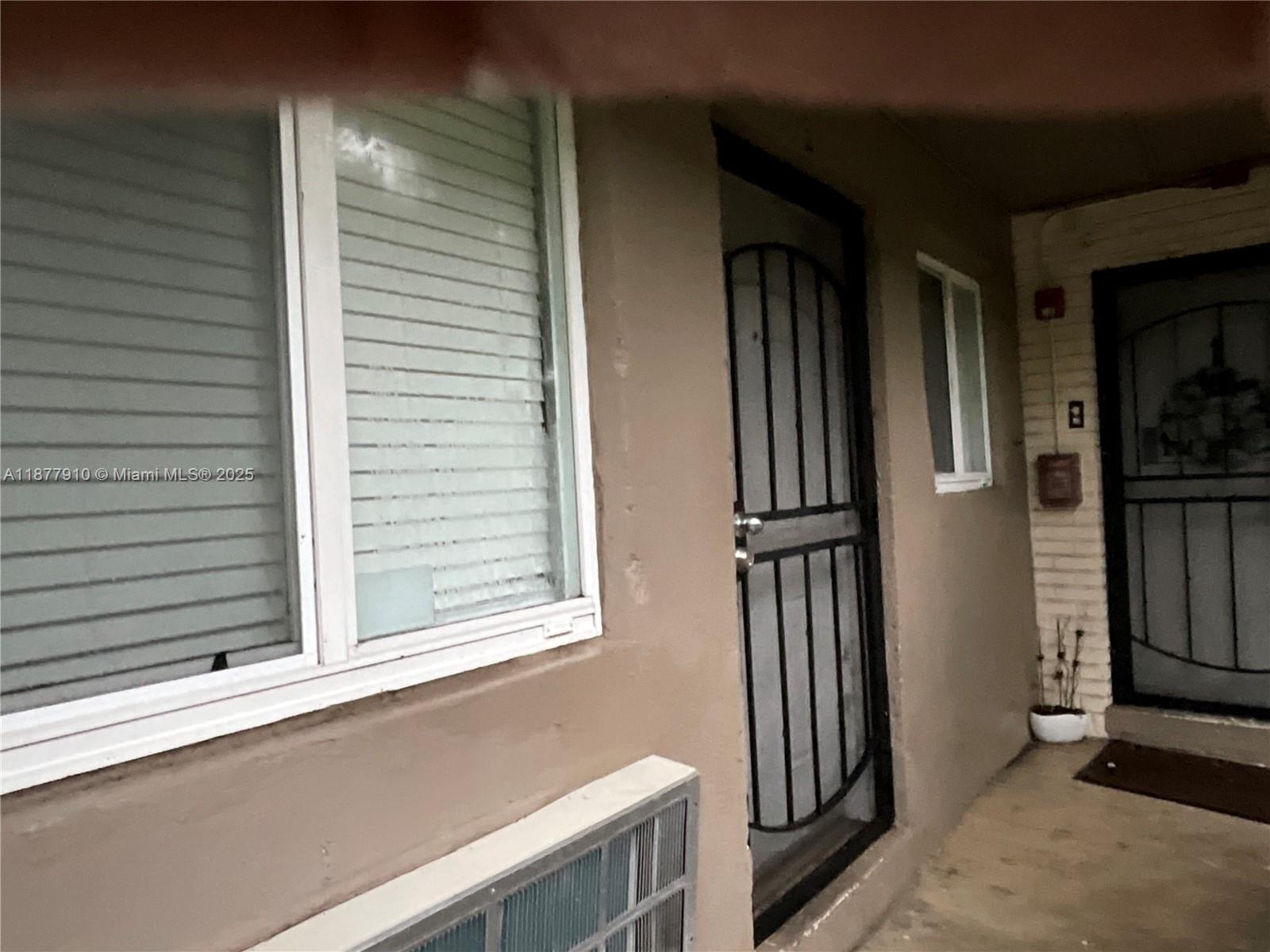 Looking for the perfect Wynwood spot? This freshly painted 1-bedroom, 1-bath apartment at 3333 NW 5th Ave, Unit 2 puts you right in the middle of all the action! Enjoy being steps away from amazing restaurants, cool shops, art galleries, and vibrant nightlife plus you’re only minutes from Downtown Miami and the beach. This cozy first-floor unit features an ice-cold mini-split A/C and plenty of charm, making it a great place to call home.