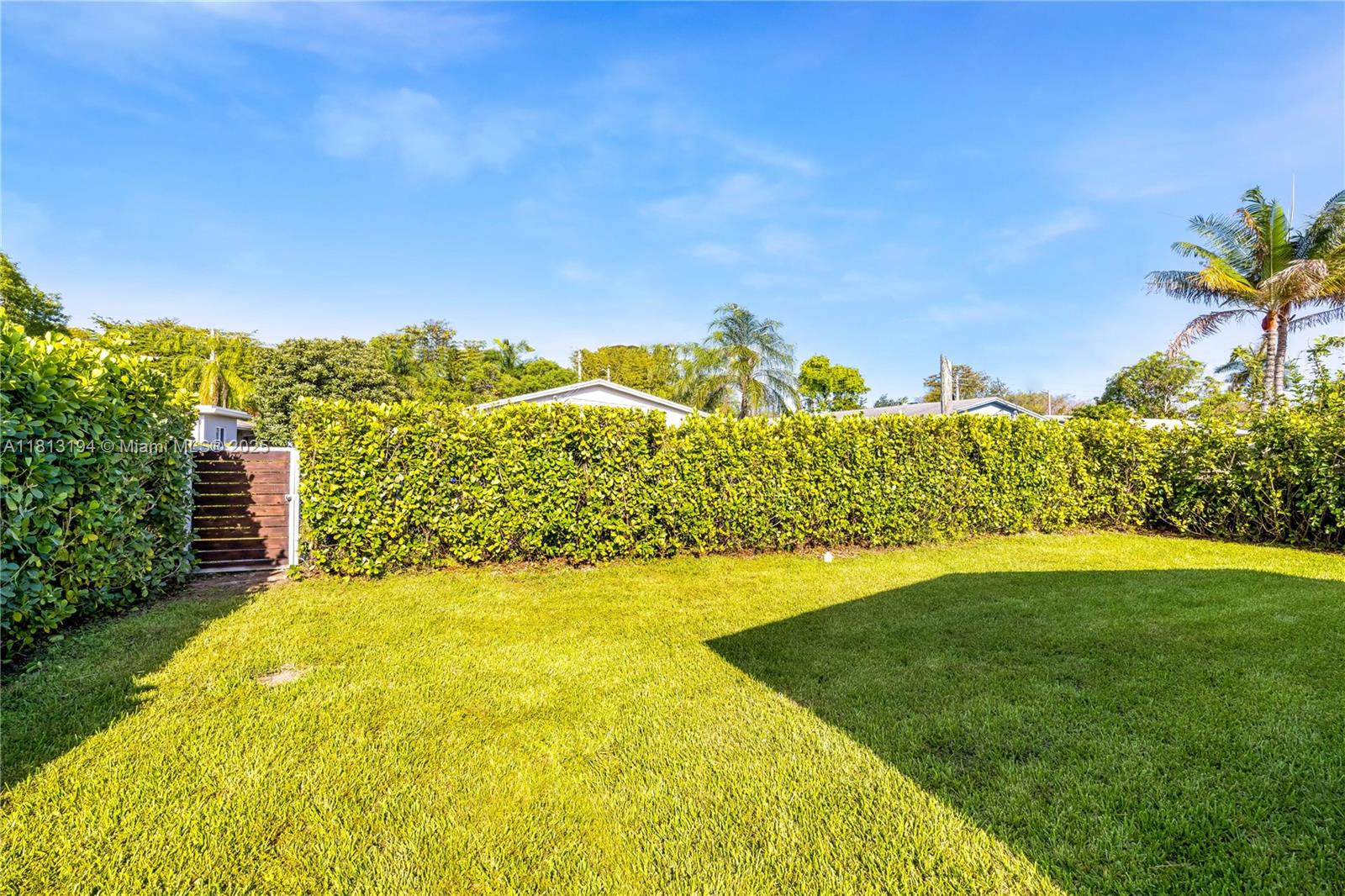 FLAMINGO MANORS - Residential Lease