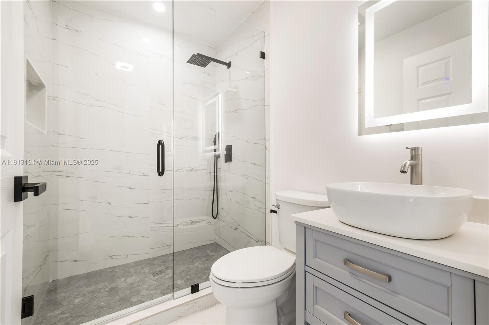FLAMINGO MANORS - Residential Lease