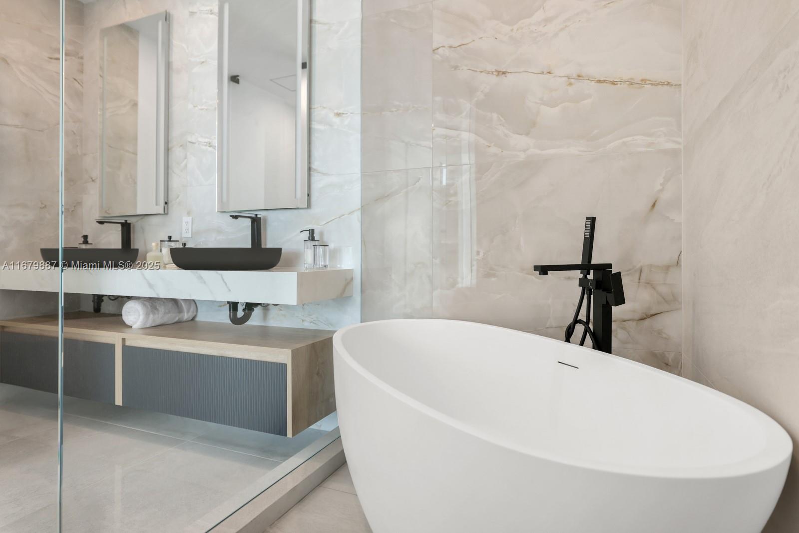 ELOQUENCE ON THE BAY COND - Residential
