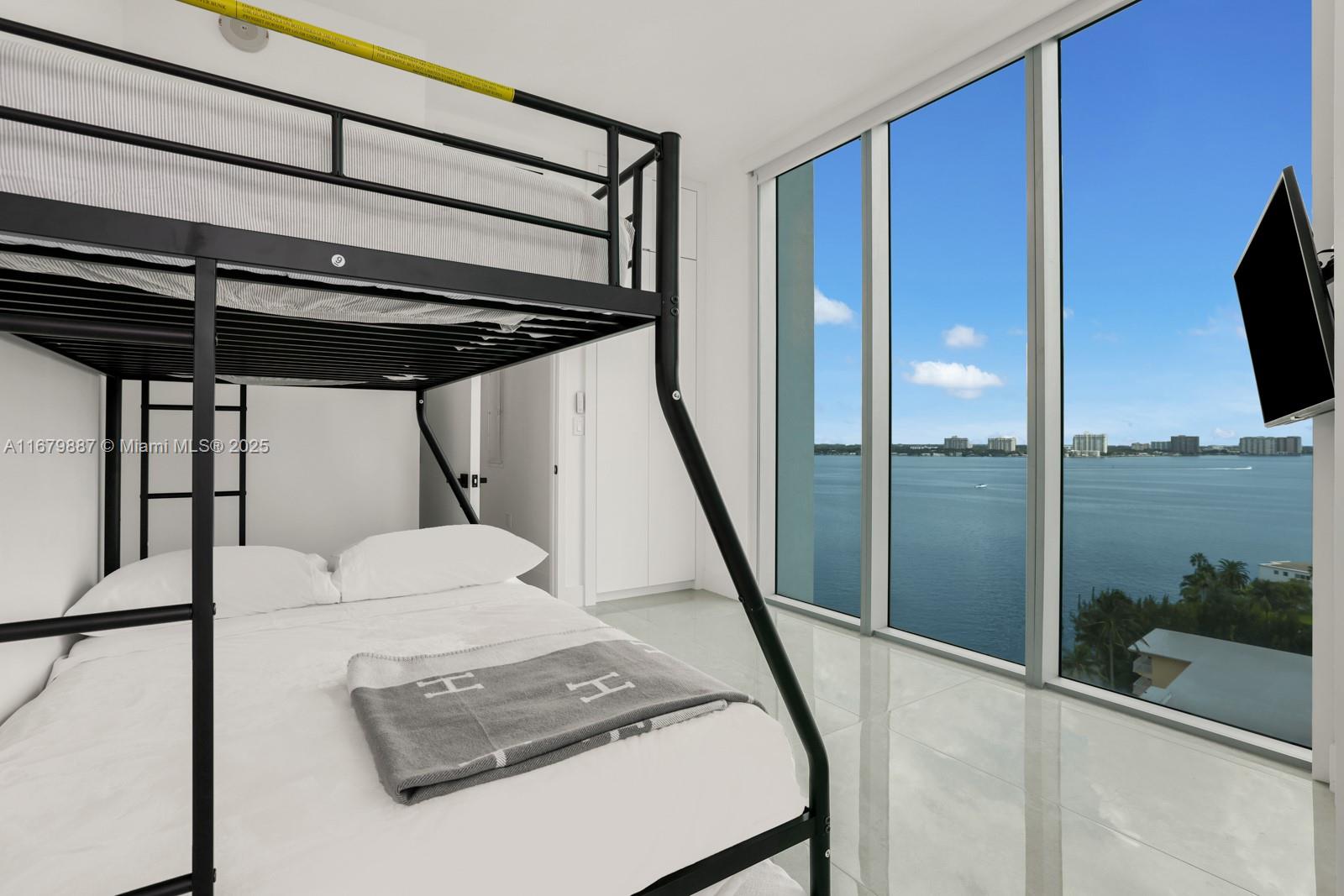 ELOQUENCE ON THE BAY COND - Residential