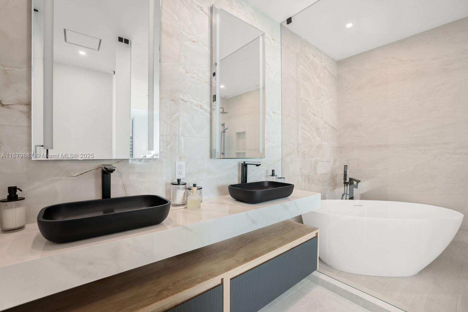 ELOQUENCE ON THE BAY COND - Residential